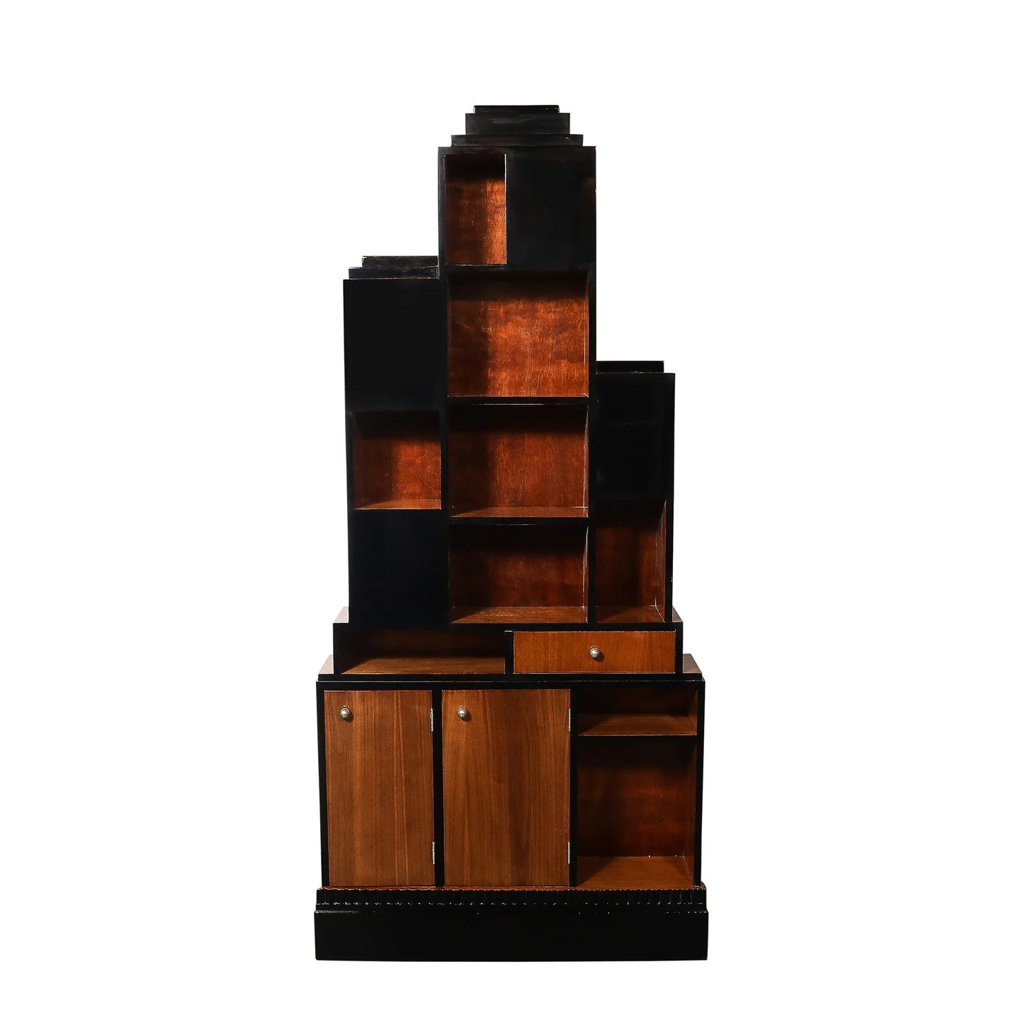 Art Deco Walnut &amp; Black Lacquer Skyscraper Style Bookshelf with Chrome Pulls

American, Circa 1935

Dimensions:

Height: 80 in (203.2 cm) x Width: 37.5 in (95.25 cm) x Depth: 9 in (22.86 cm)
.
.
.
.
.
#artdeco 
#luxurydeco 
#vintagecabinet 
#luxu
