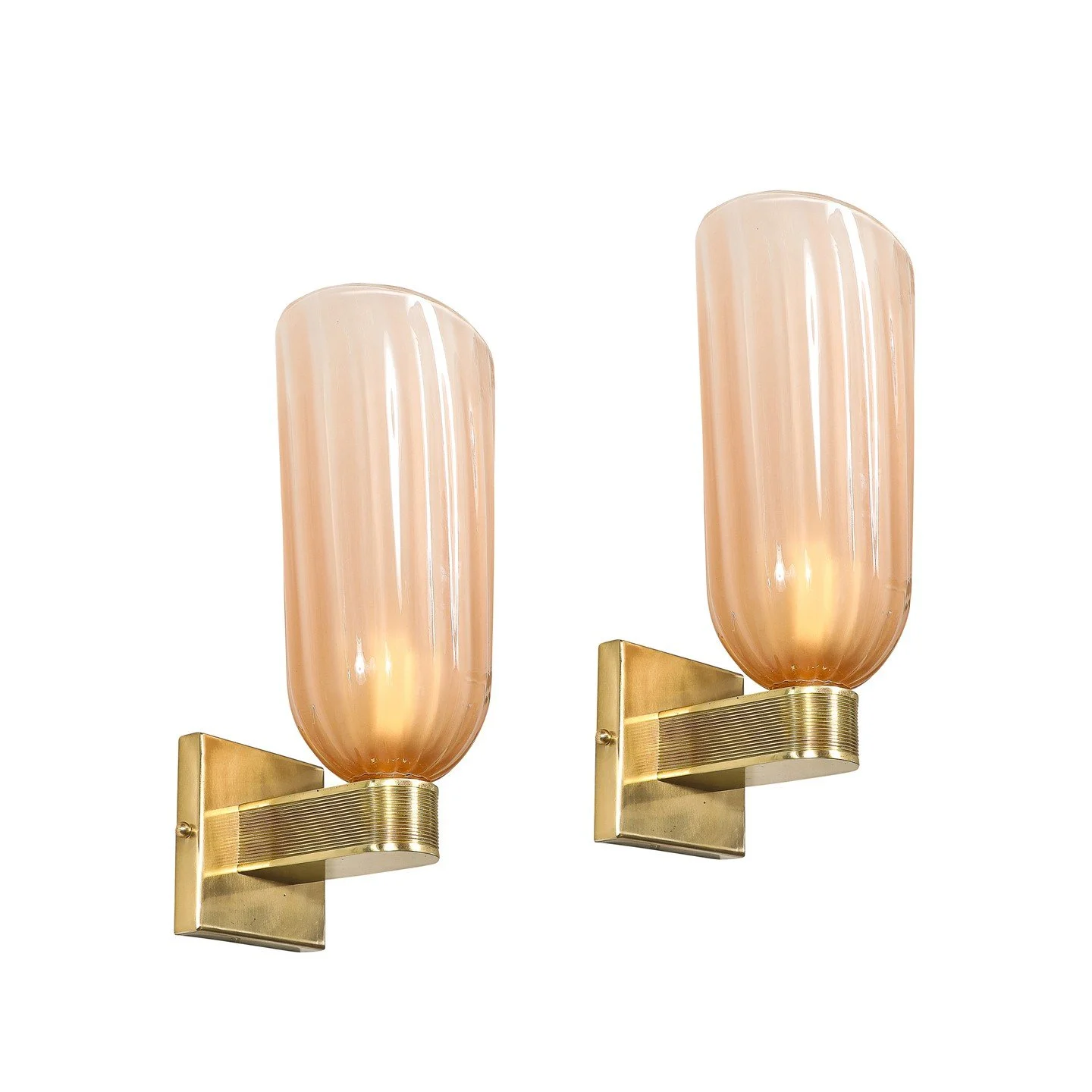 Modernist Hand-Blown Smoked Rose Murano Fluted Glass Sconces with Brass Fittings

Italy, 21st Century

Dimensions: 

Height: 14.5 in (36.83 cm) x Width: 6.5 in (16.51 cm) x Depth: 7.25 in (18.42 cm)
.
.
.
.
.
#muranoglass 
#sconces 
#luxurylighting 
