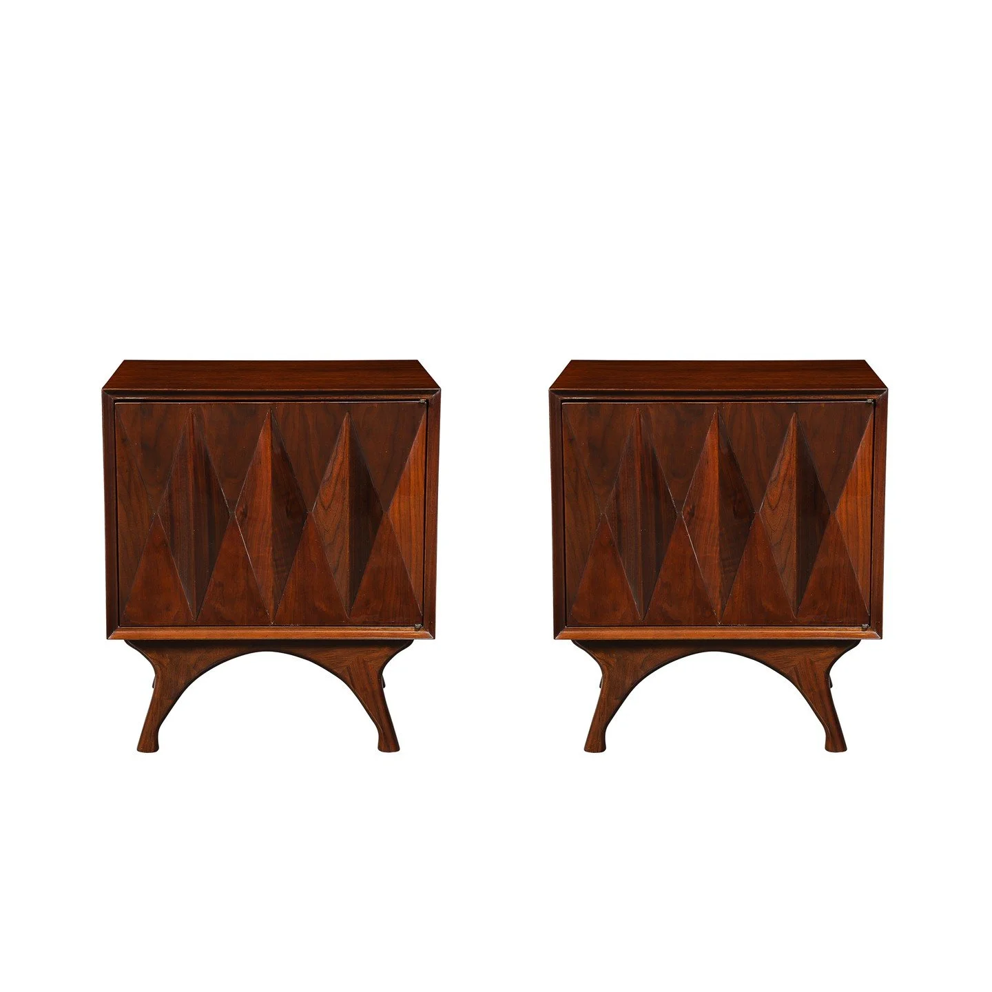 Mid-Century Book-Matched Walnut Diamond Front Nightstands by Albert Parvin

American, Circa 1960

Dimensions:

Height: 25 in (63.5 cm) x Width: 21.5 in (54.61 cm) x Depth: 16 in (40.64 cm)

Creator: Albert Parvin &amp; Co. (Maker)
.
.
.
.
.
#midcentu