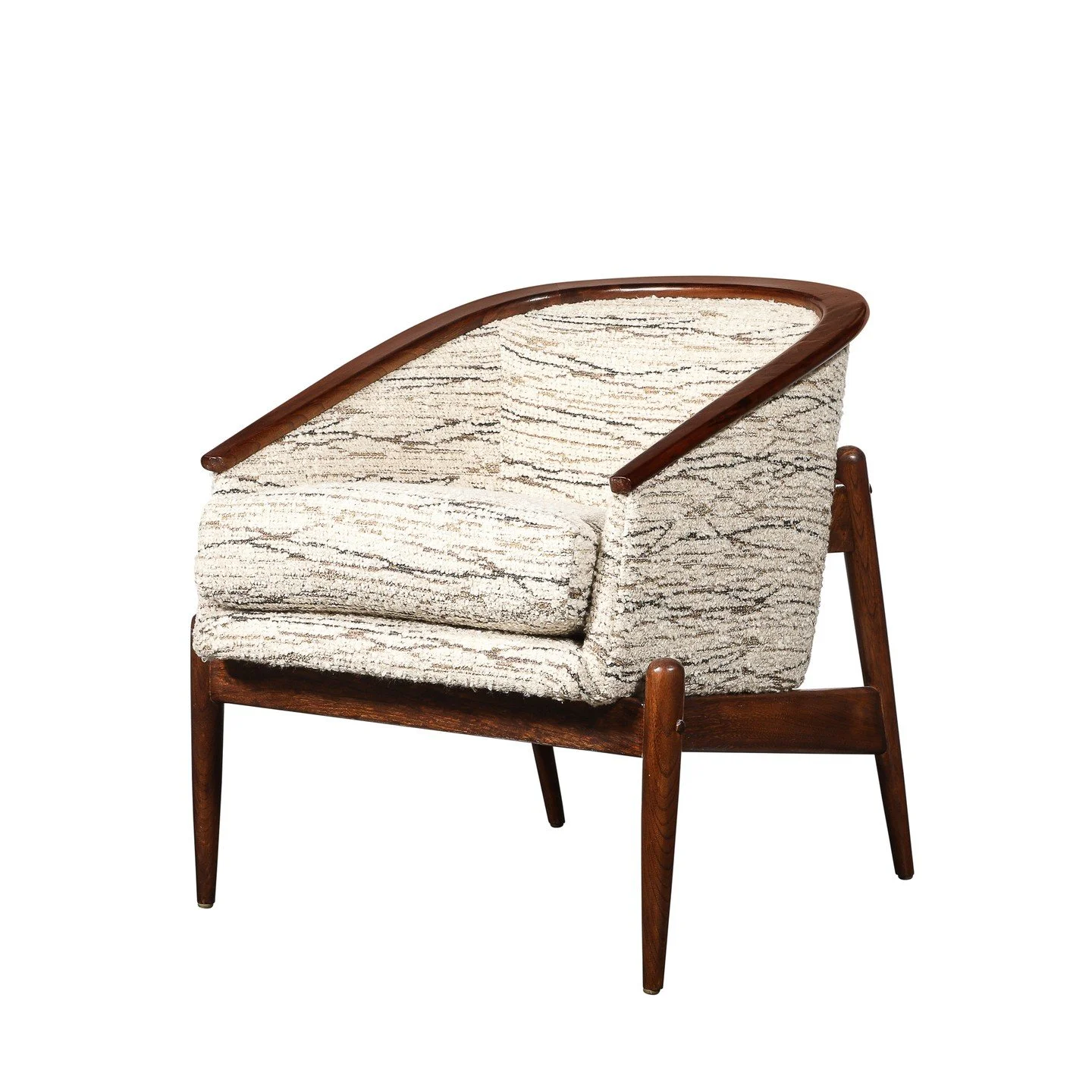 Mid-Century Modernist Tub Back Club Chair w/ Walnut Tapered Sculptural Supports

American, circa 1960

Dimensions: 

Height: 29 in (73.66 cm) x Width: 27 in (68.58 cm) x Depth: 29 in (73.66 cm)

Seat Height: 19.75 in (50.17 cm)
.
.
.
.
.
#vintageloun