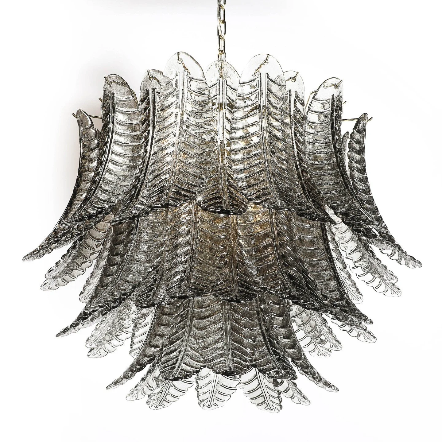 Modernist Hand-Blown Smoked Gray Murano Glass 3-Tier Reeded Feather Chandelier

Italy, 21st Century

Dimensions: 

Overall Height: 44 in (111.76 cm) x Diameter: 31 in (78.74 cm)

Body Height: 23"
.
.
.
.
.
#muranoglass
#muranochandelier
#interio