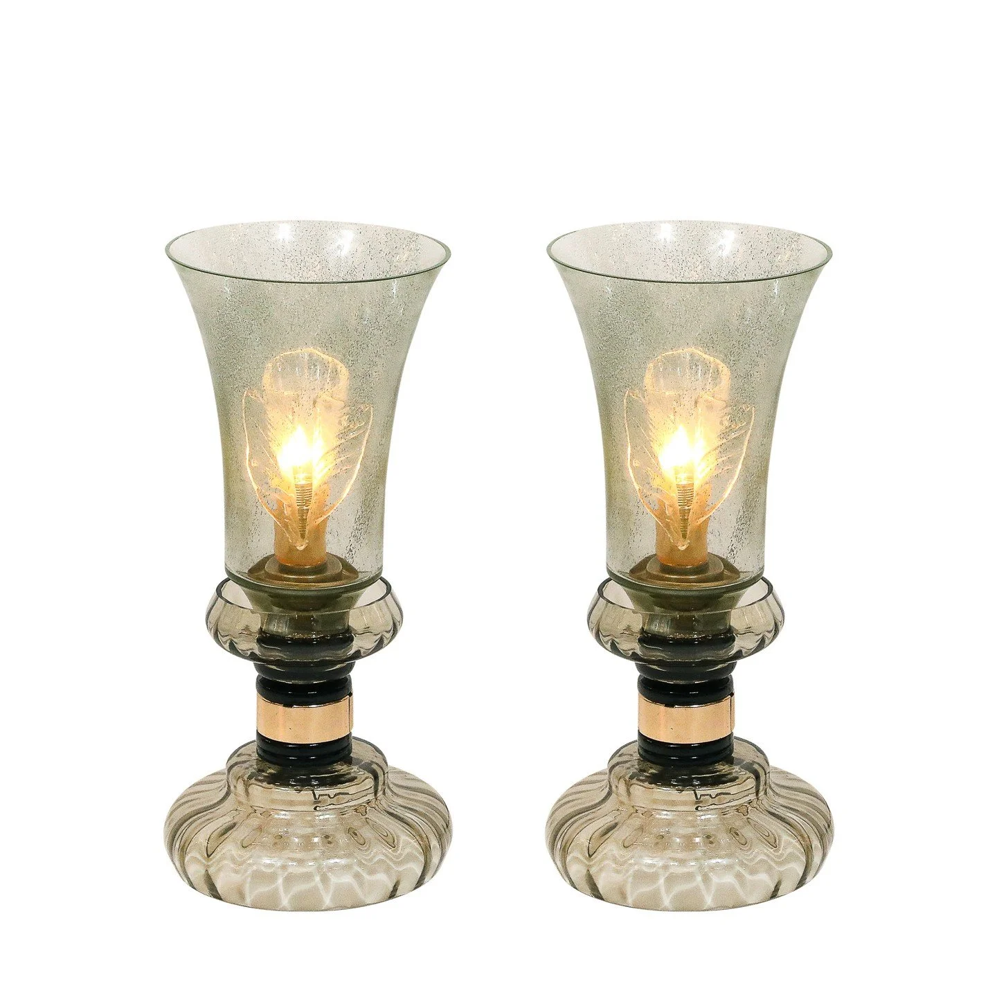 Mid-Century Enclosed Tulip Form Smoked Hand-Blown Murano Glass by Cenedese

Italy, Circa 1970

Dimensions: 

Height: 20.25 in (51.44 cm) x Diameter: 9 in (22.86 cm)

Creator: Cenedese (Maker)
.
.
.
.
.
#vintagemuranoglass
#vintagelamps
#interiordecor