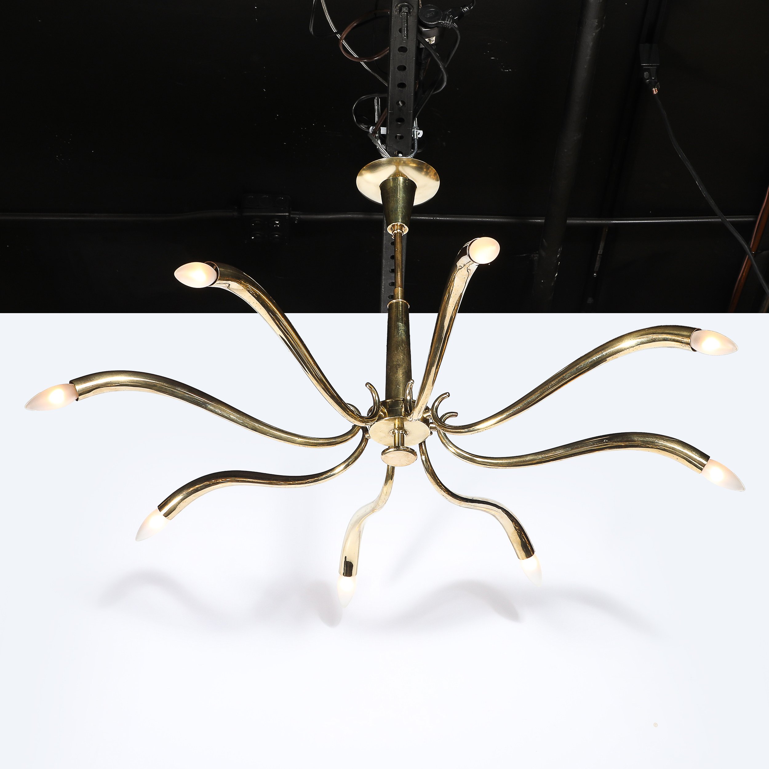 Mid-Century Polished Brass 8-Arm Sculptural Chandelier by Oscar Torlasco — image 4