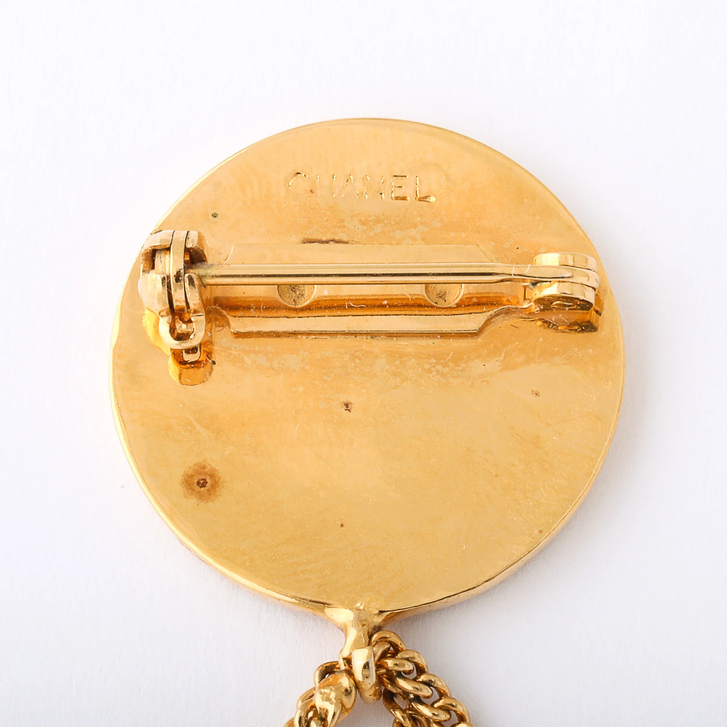 Vintage Chanel Gold-Plated Rue Cambon Quilted Bag Brooch offered by High Style Deco — image 9