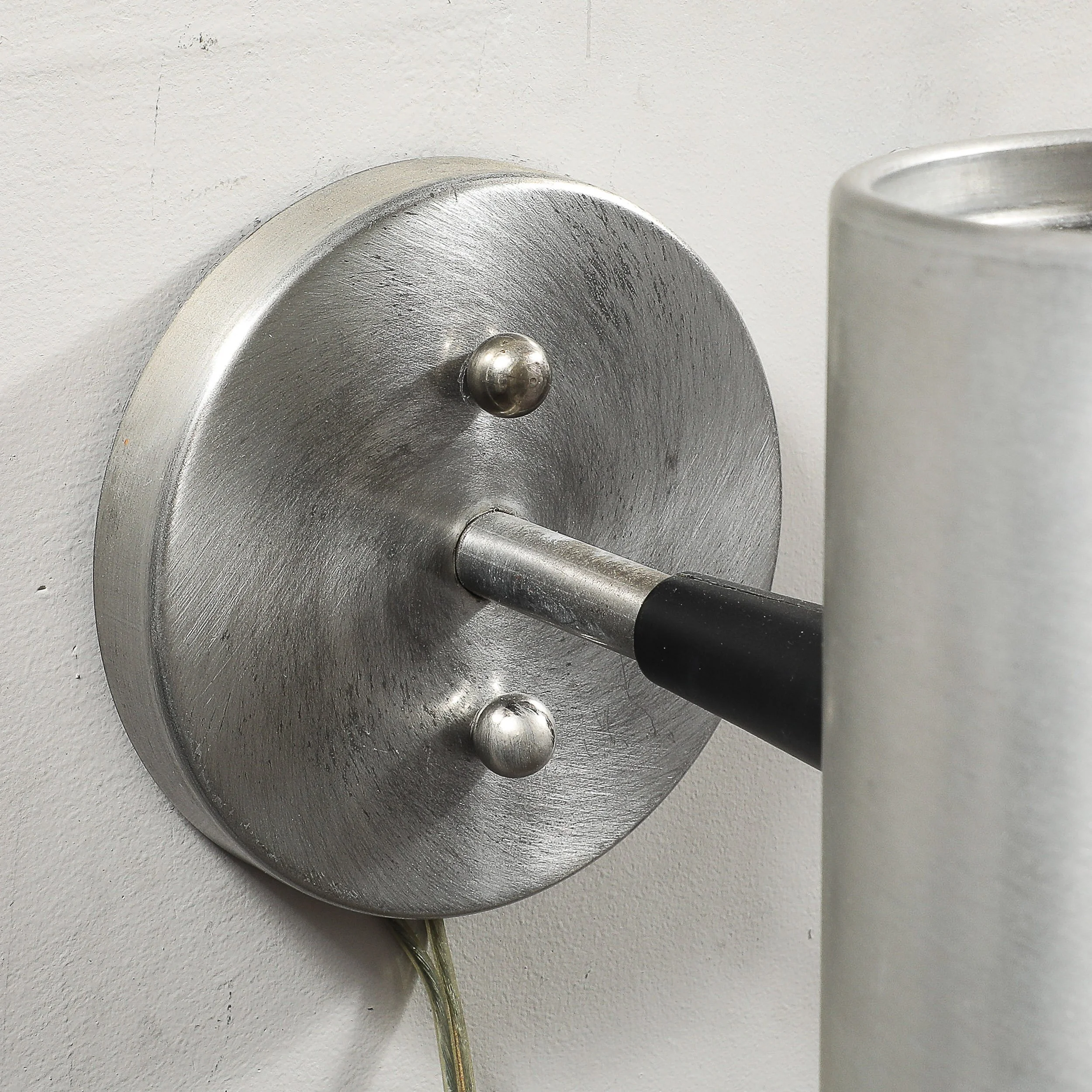 Mid-Century Modernist Brushed Aluminum Cylindrical Sconces by Lightolier - High Style Deco 7.jpg