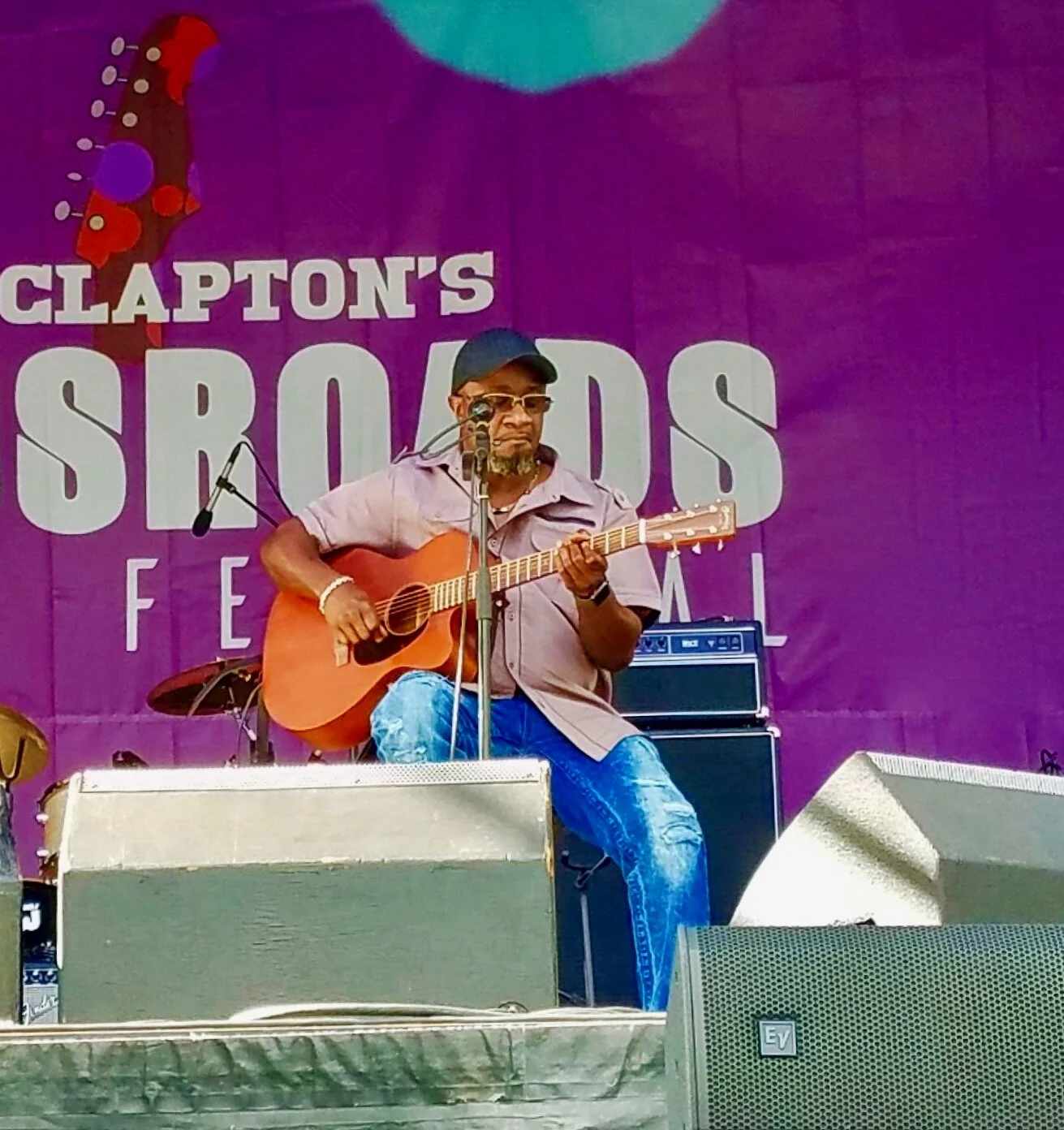 Dexter performing at Eric Clapton’s 2019 CROSSROADS GUITAR FESTIVAL.