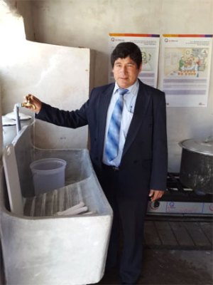 Santa Ana School principal Edgar Loayza Carrasco with new sink, running water – Dec 2015