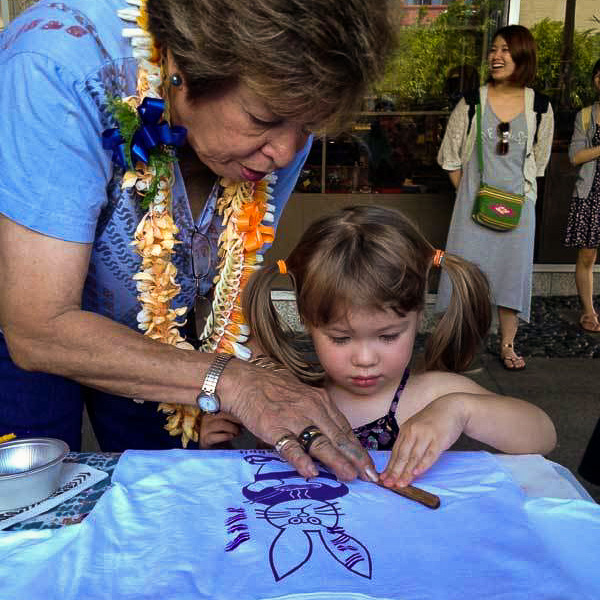 Moana Eisele teaching the art of 'Ohe Kāpala