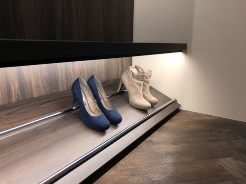 Inloopkast design schoenenrek
