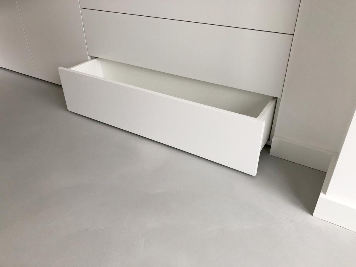 Design-kantoorkast-op-maat-minimalistisch-wit.jpg