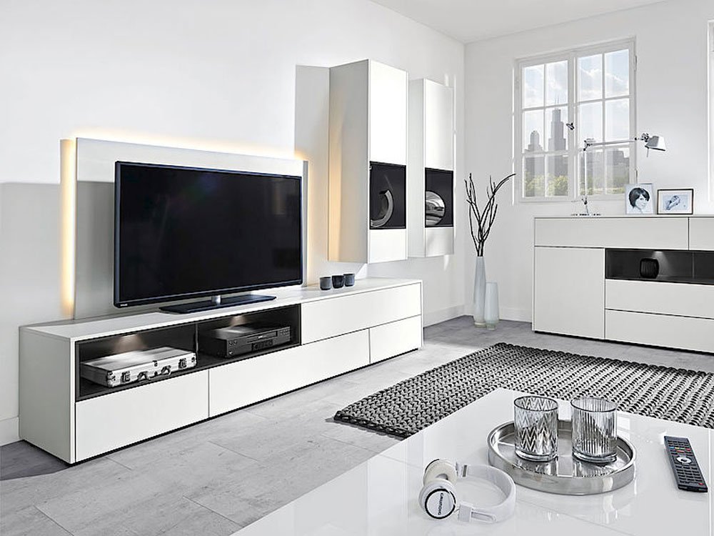 Wit Hülsta tv-meubel met wandkasten, open vakken en verlichting