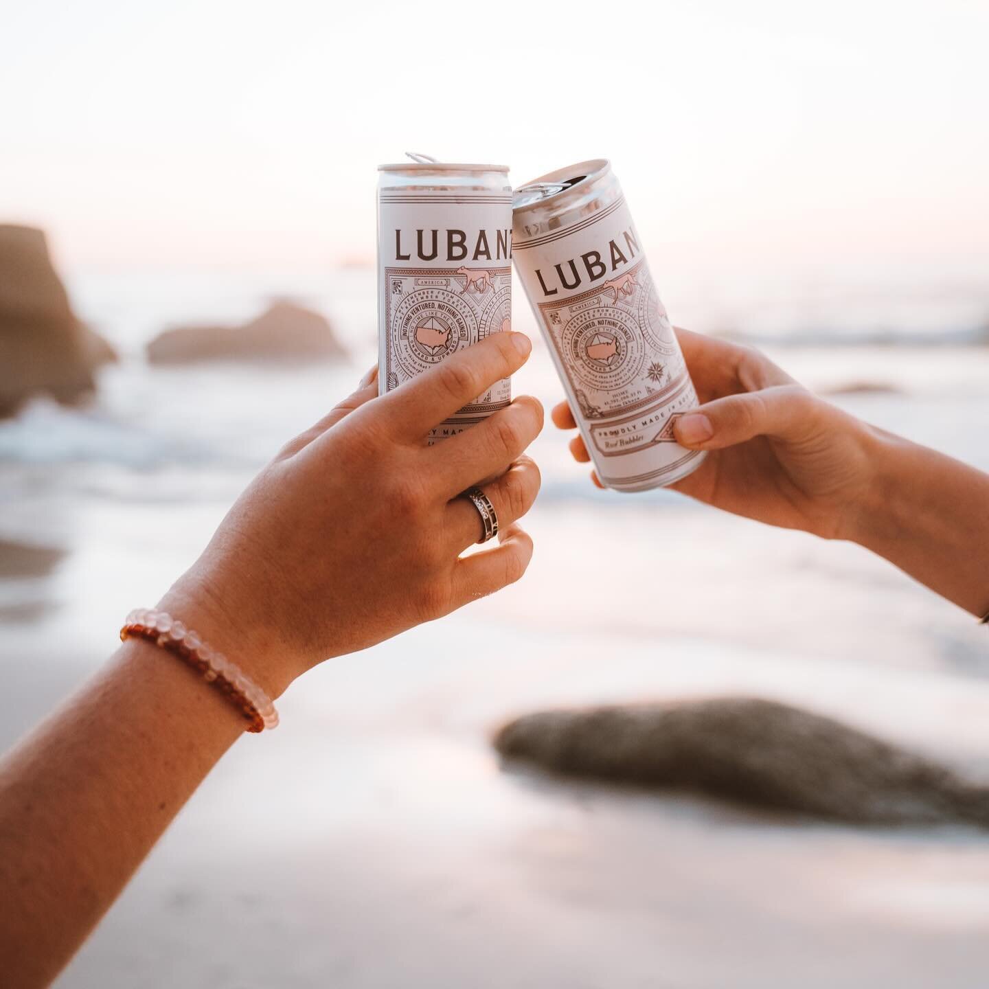 Our final farewell to the last few bits of summer here in Cape Town&hellip; bittersweet, but now we have our eyes on summer state side. 
Canned wine=beach wine 
☀️⛱️🍇🍾