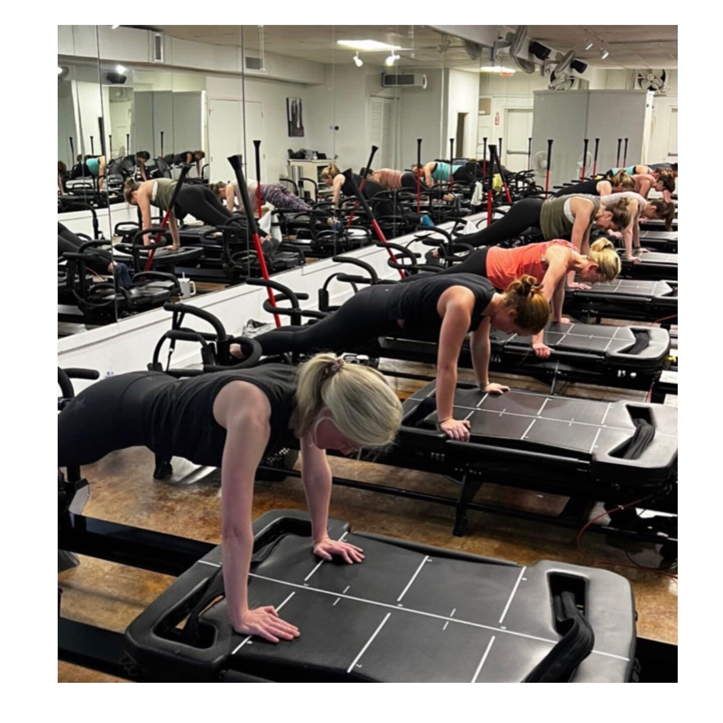 ⚡️Plank to Pike⚡️ A move you will see in each MPOWER class that is sure to make your core sizzle!
Tips on form and how to make this move work for YOU below!

Important! 
⚡️ Bring your hands to higher handles on the mega for more support!
⚡️ Don&rsquo