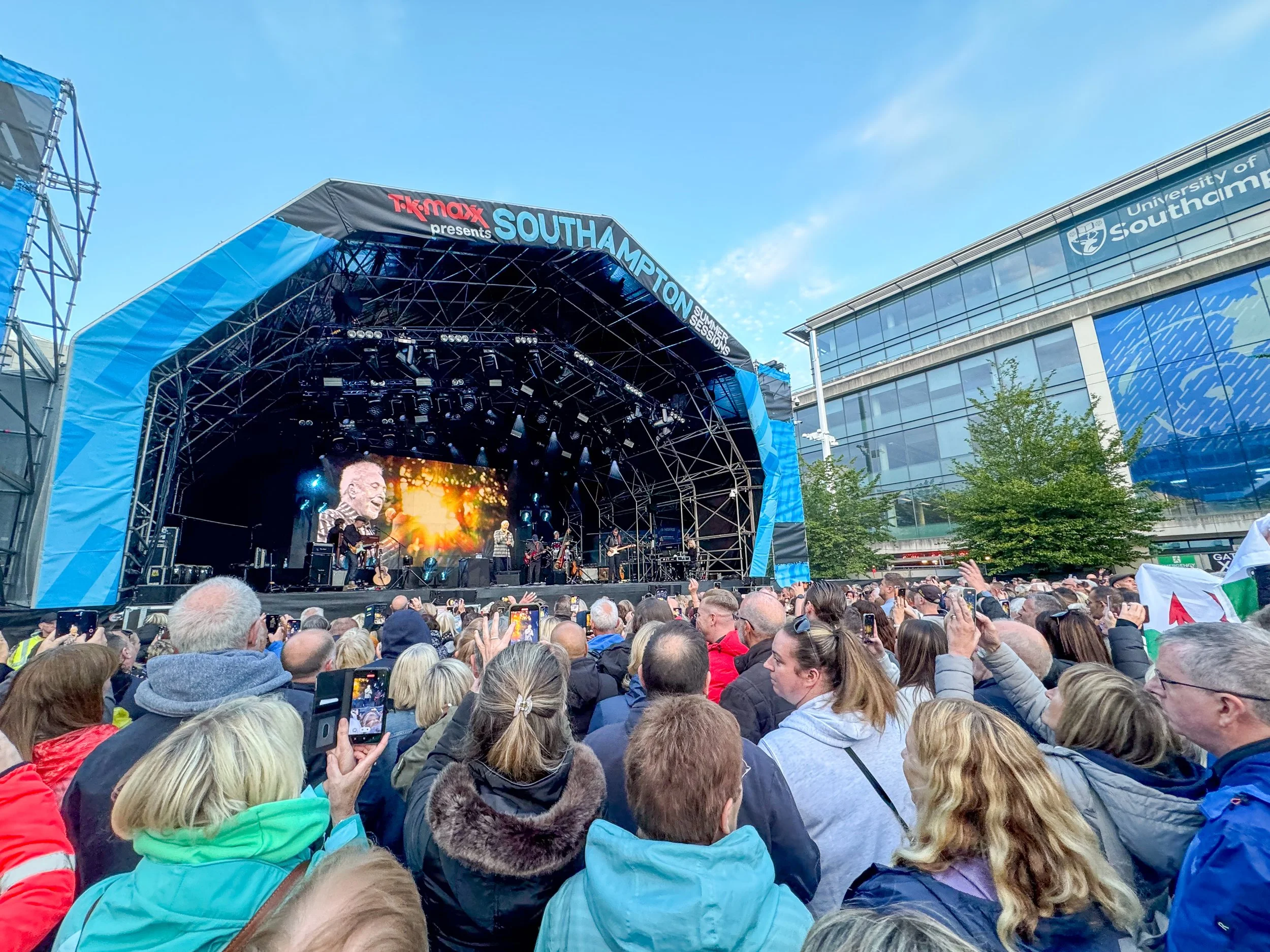 TOM JONES SOUTHAMPTON SUMMER SESSIONS // GUILDHALL, SOUTHAMPTON — THE