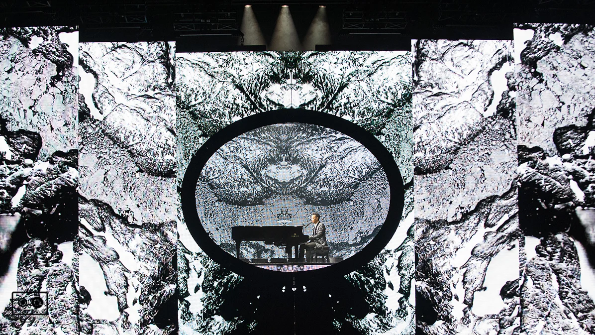 JOHN LEGEND PERFORMING AT THE SSE HYDRO, GLASGOW - 08/09/2017 PICTURE BY: STUART WESTWOOD PHOTOGRAPHY