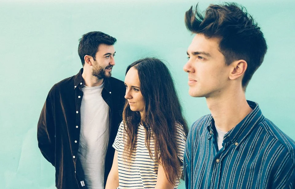 ME AND THE MOON // "STANDING STILL" - LATEST SINGLE: REVIEW