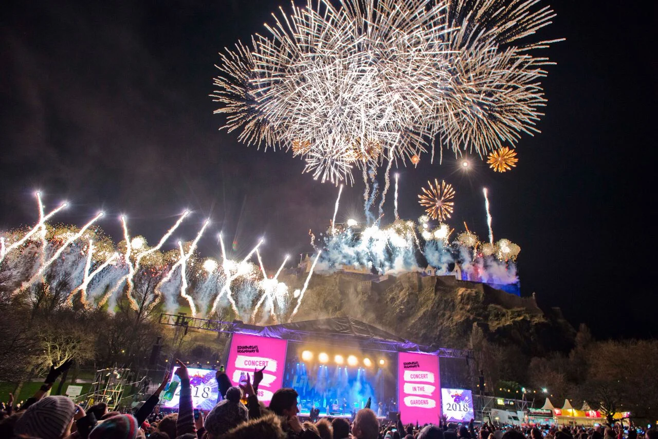 EDINBURGH'S HOGMANAY FESTIVAL... MIDNIGHT FIREWORKS DISPLAY PICTURE BY: CHRIS WATT PHOTOGRAPHY