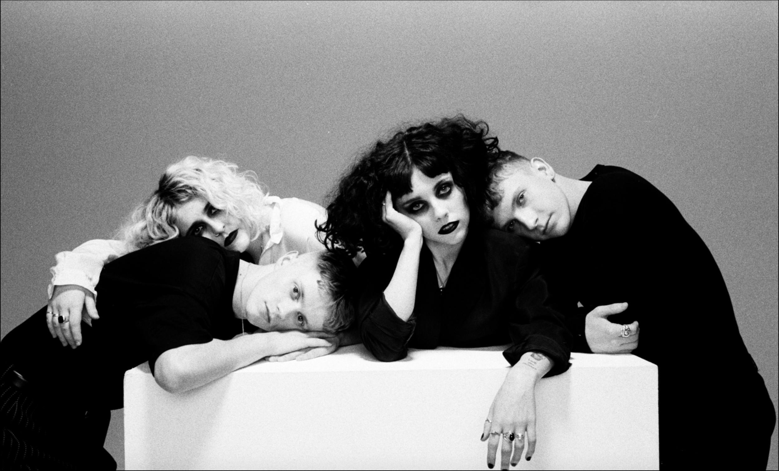 PALE WAVES // 'MY MIND MAKES NOISES' - ALBUM REVIEW