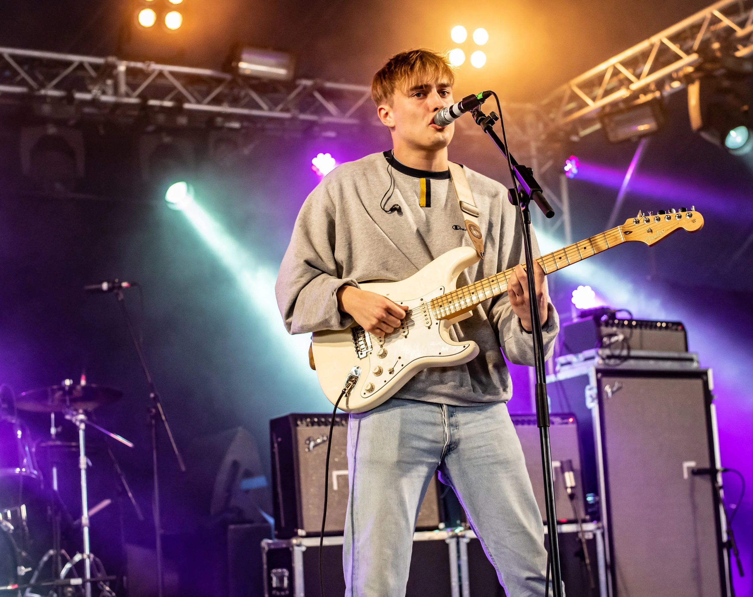 SAM FENDER PERFORMING AT FESTIVAL REPUBLIC STAGE ON DAY ONE OF LEEDS FESTIVAL 2018 - 24.08.2018 PICTURE BY: CALUM BUCHAN PHOTOGRAPHY