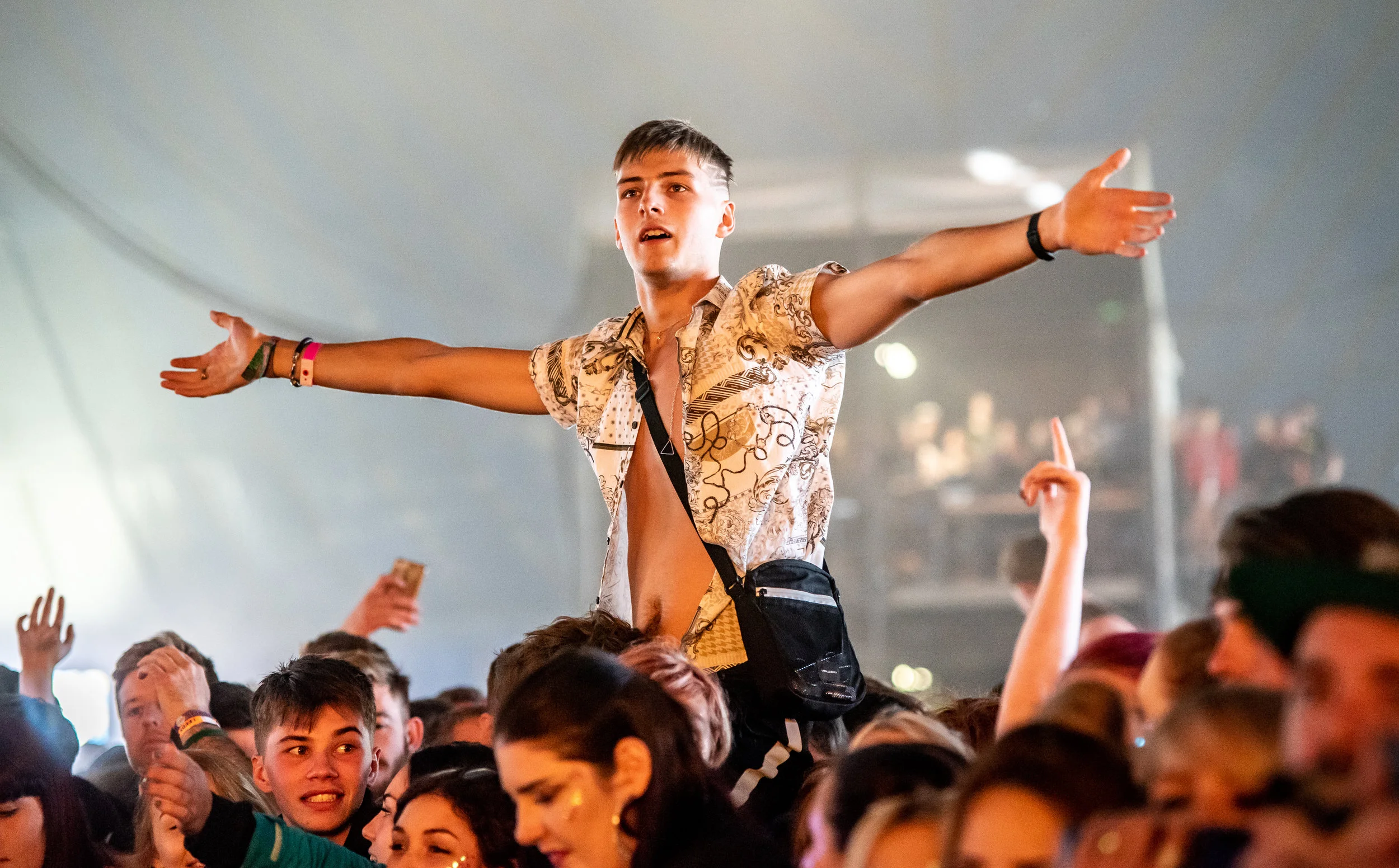 EAGER FAN ENJOYING THE BRING ME THE HORIZON'S SECRET SET ON THE BBC RADIO 1 STAGE AT LEEDS FESTIVAL 2018 - 25.08.2018 PICTURE BY: CALUM BUCHAN PHOTOGRAPHY