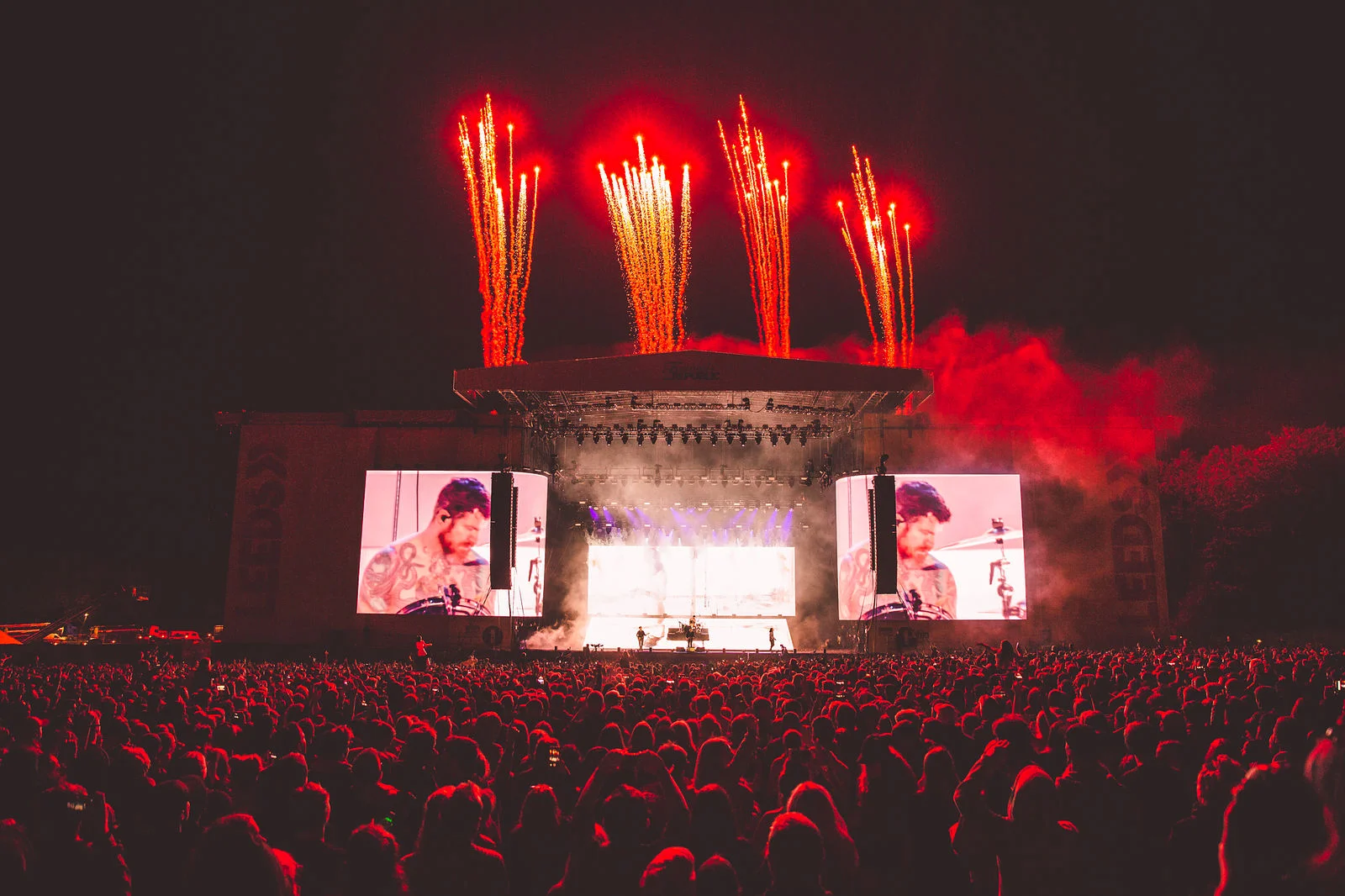 FALL OUT BOY HEADLINING SECOND DAY AT LEEDS FESTIVAL 2018 - 25.08.2018 PICTURE BY: LEWIS EVANS