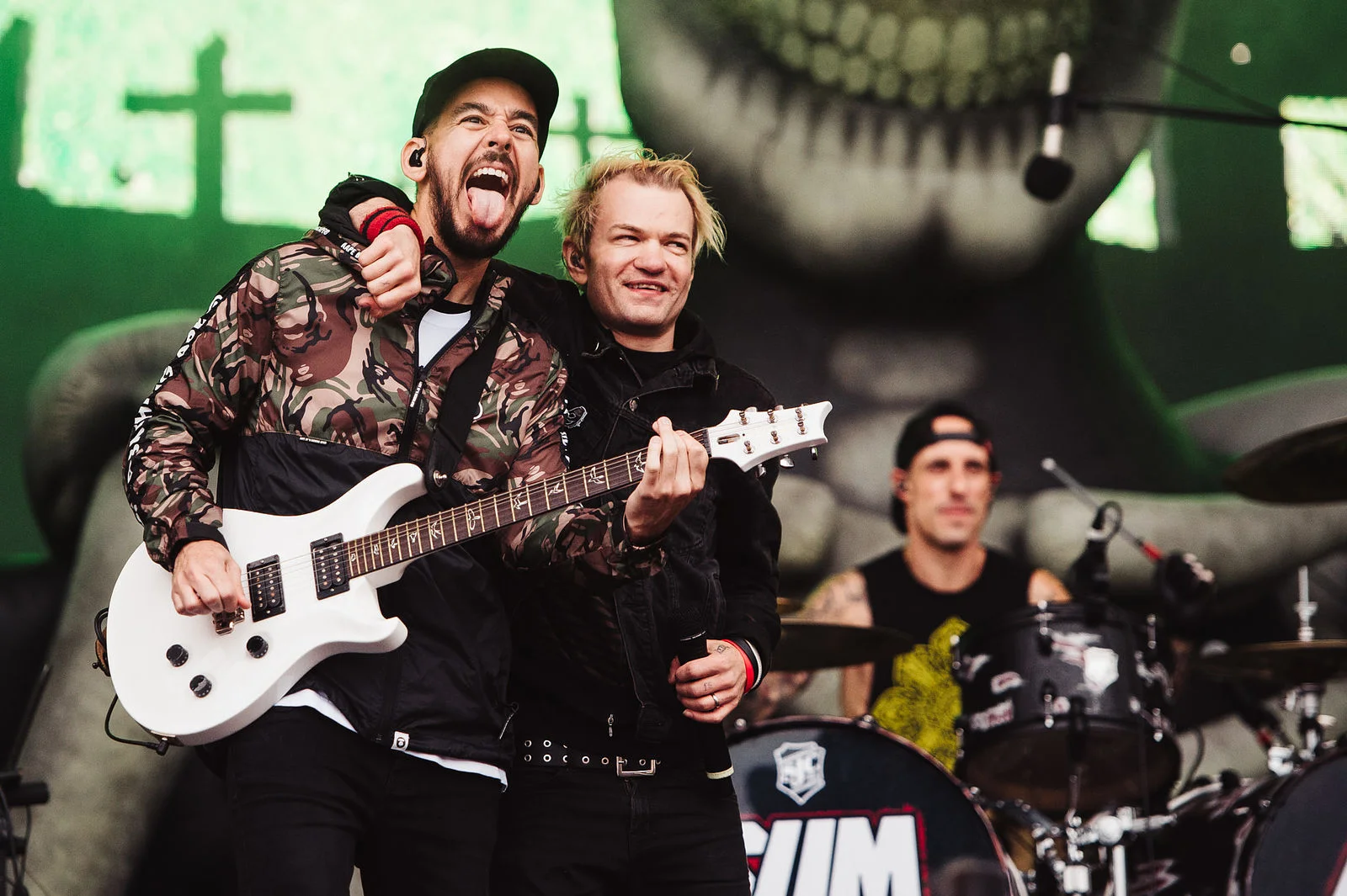 SUM 41 PERFORMING WITH LINKIN' PARK'S MIKE SHINODA ON THE MAIN STAGE AT LEEDS FESTIVAL 2018 - 26.08.2018 PICTURE BY: MATT EACHUS