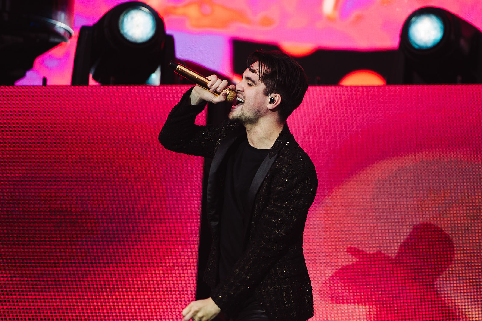 BRENDON URIE OF PANIC! AT THE DISCO CO-HEADLINING ON THE MAIN STAGE ON THE FINAL DAY OF LEEDS FESTIVAL 2018 - 26.08.2018 PICTURE BY: MATT EACHUS