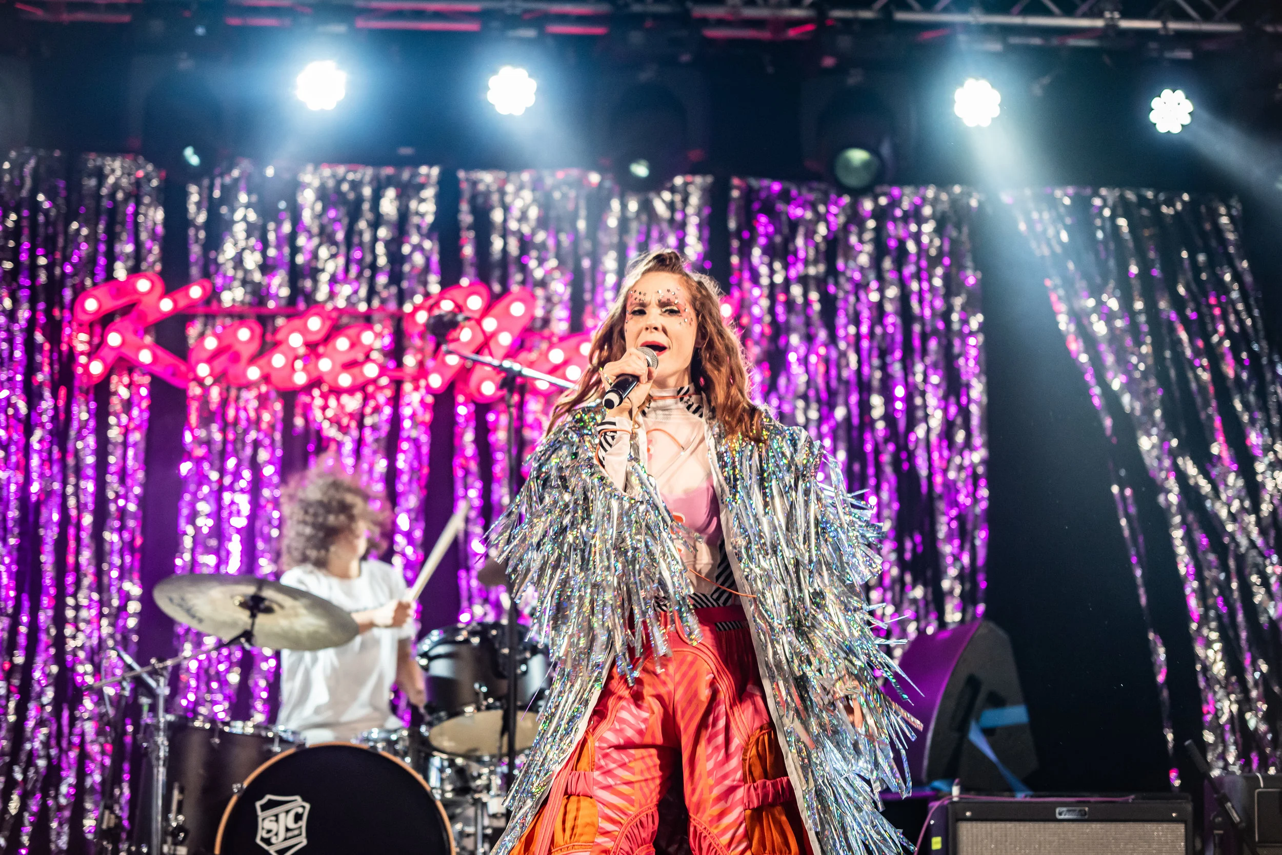 KATE NASH WRAPPING UP THINGS ON FESTIVAL REPUBLIC STAGE ON THE FINAL DAY OF LEEDS FESTIVAL 2018 - 26.08.2018 PICTURE BY: CALUM BUCHAN PHOTOGRAPHY