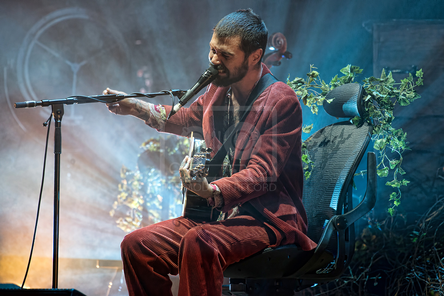 BIFFY CLYRO PERFORMING THEIR MTV: UNPLUGGED SET AT EDINBURGH’S USHER HALL - 21.09.2018 PICTURE BY: STUART WESTWOOD PHOTOGRAPHY AT AMAZINGPIX