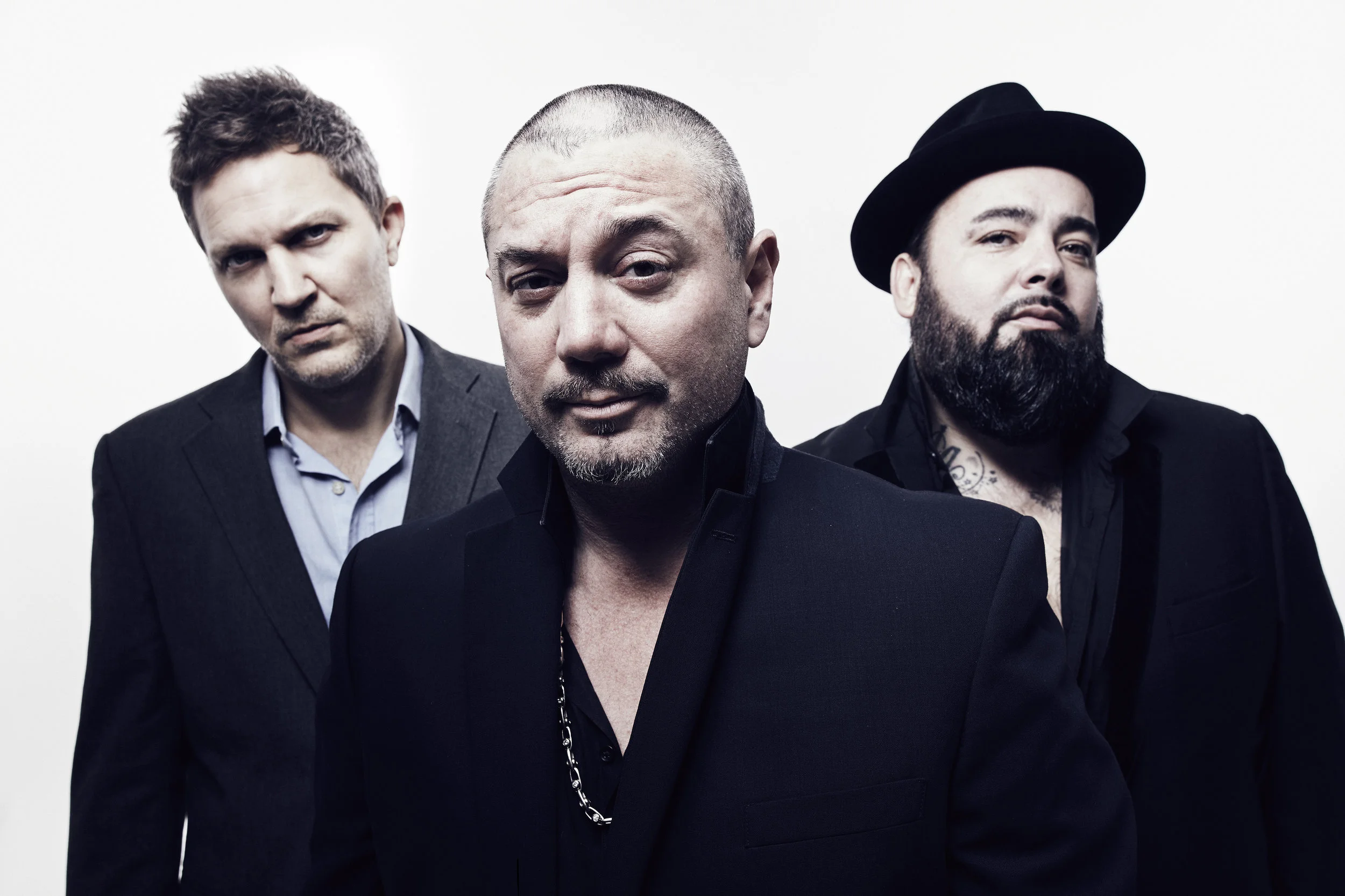 FUN LOVIN’ CRIMINALS PICTURE BY: TOM BARNES