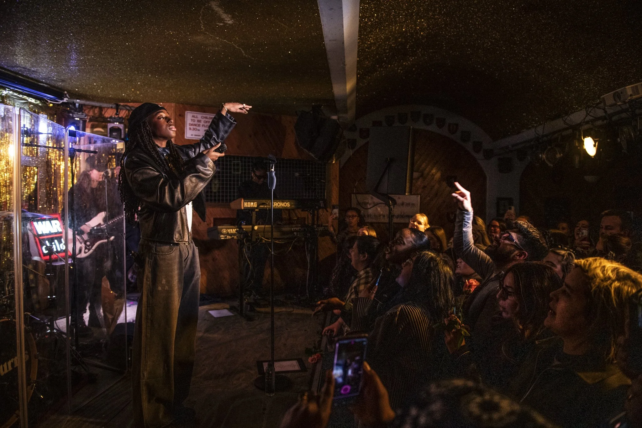 CAT BURNS - PERFORMING AT BRITS WEEK FOR WAR CHILD // MOTH CLUB, LONDON