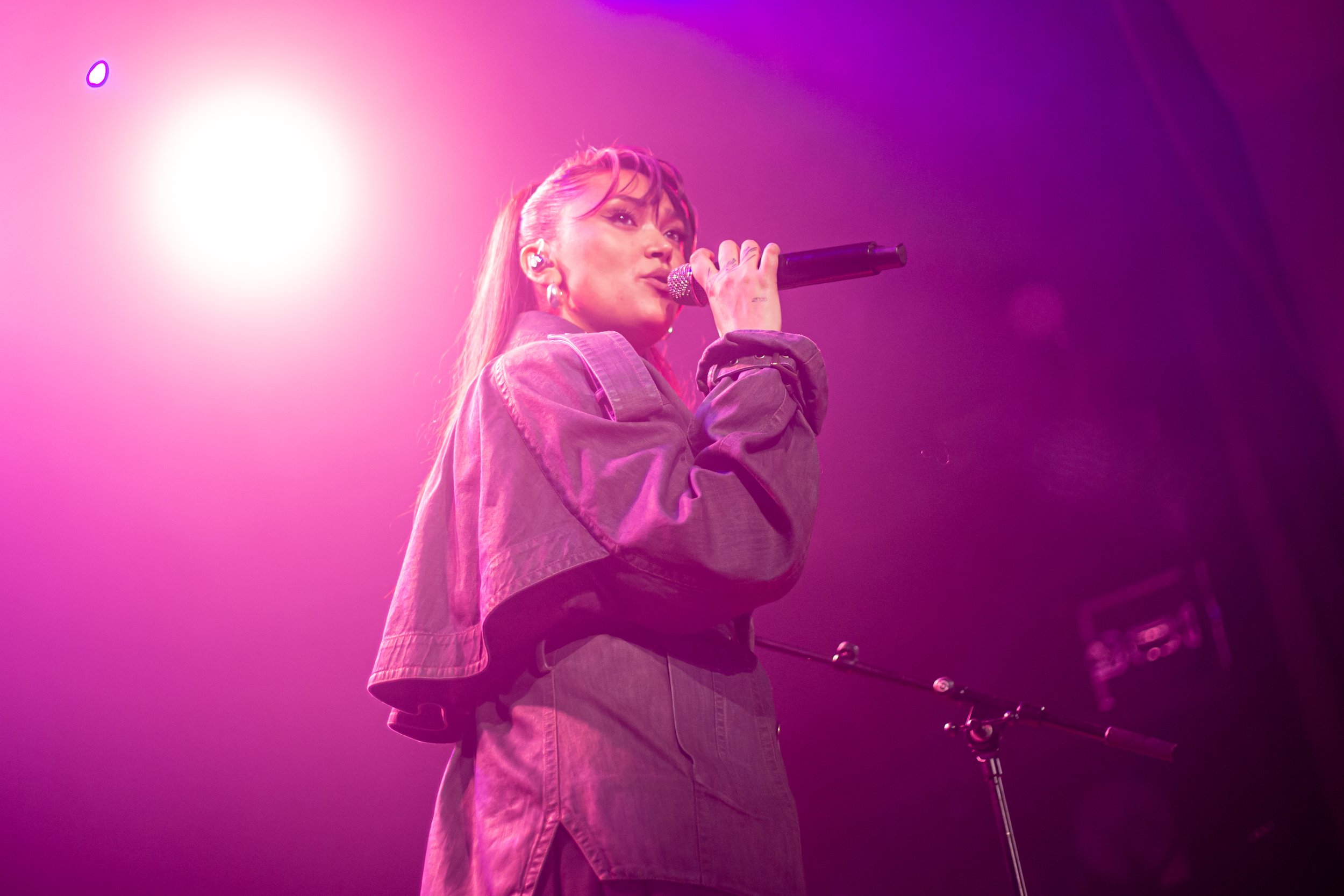 JOY CROOKES - PERFORMING AT BRITS WEEK FOR WARCHILD // ISLINGTON ASSEMBLY HALL, LONDON
