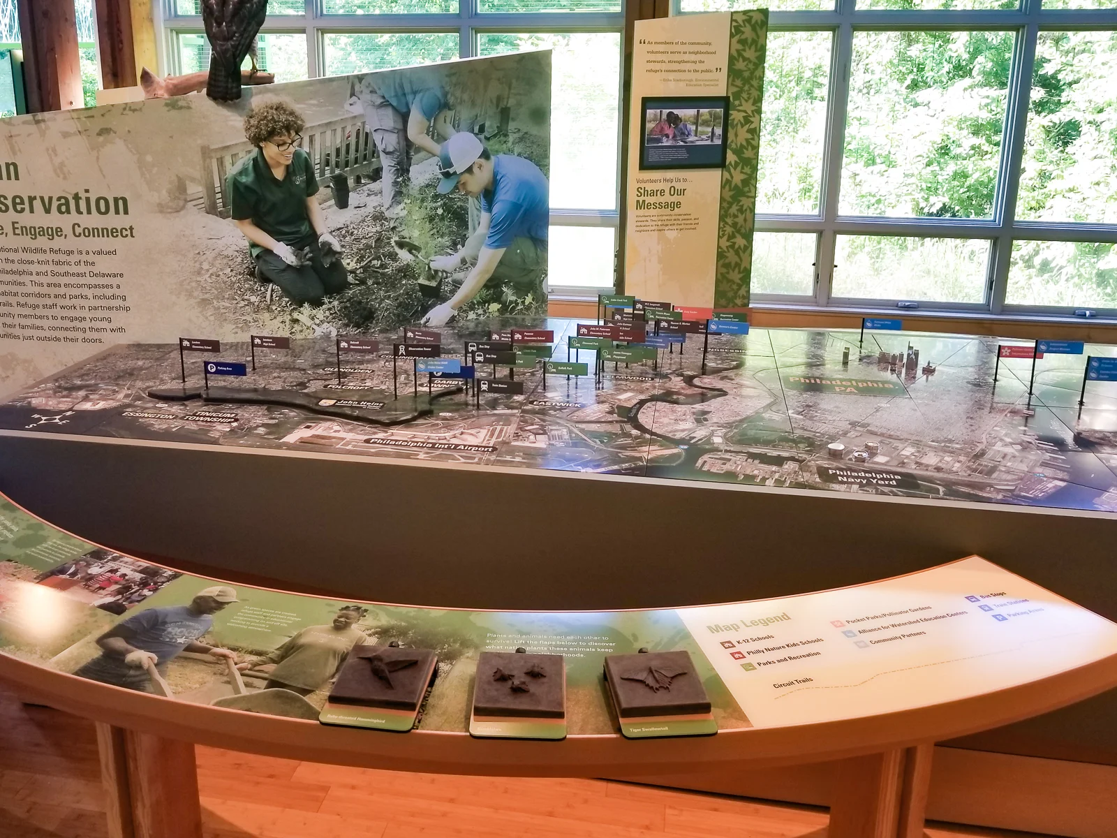 Flip-panels, AV programs and an oversized tactile map of the area present visitors with a truly interactive experience.
