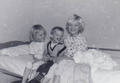 Len with two of his sisters, Debbie and Janice