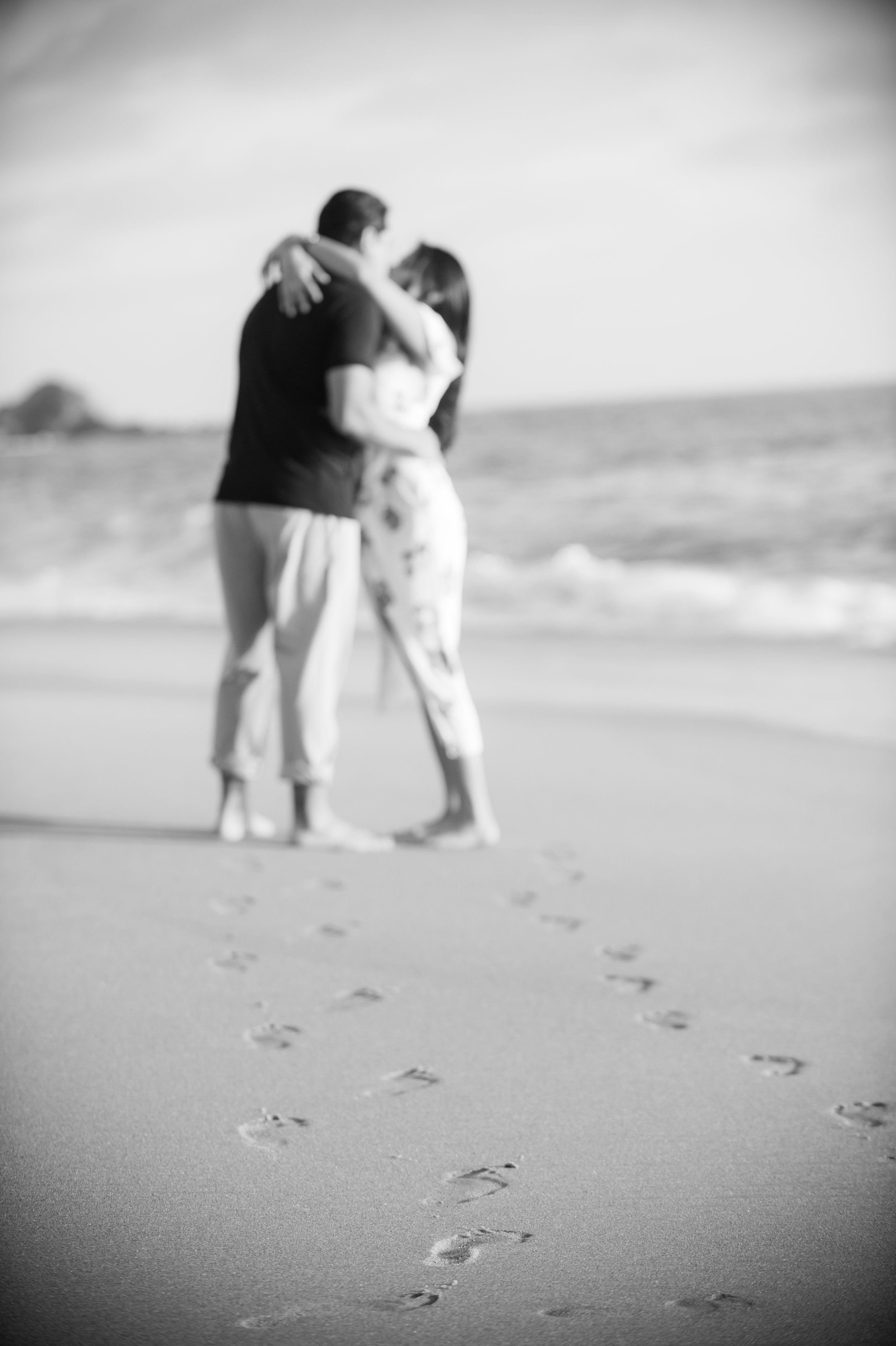 03Laguna- Victoria Beach Engagement Pictures.jpg