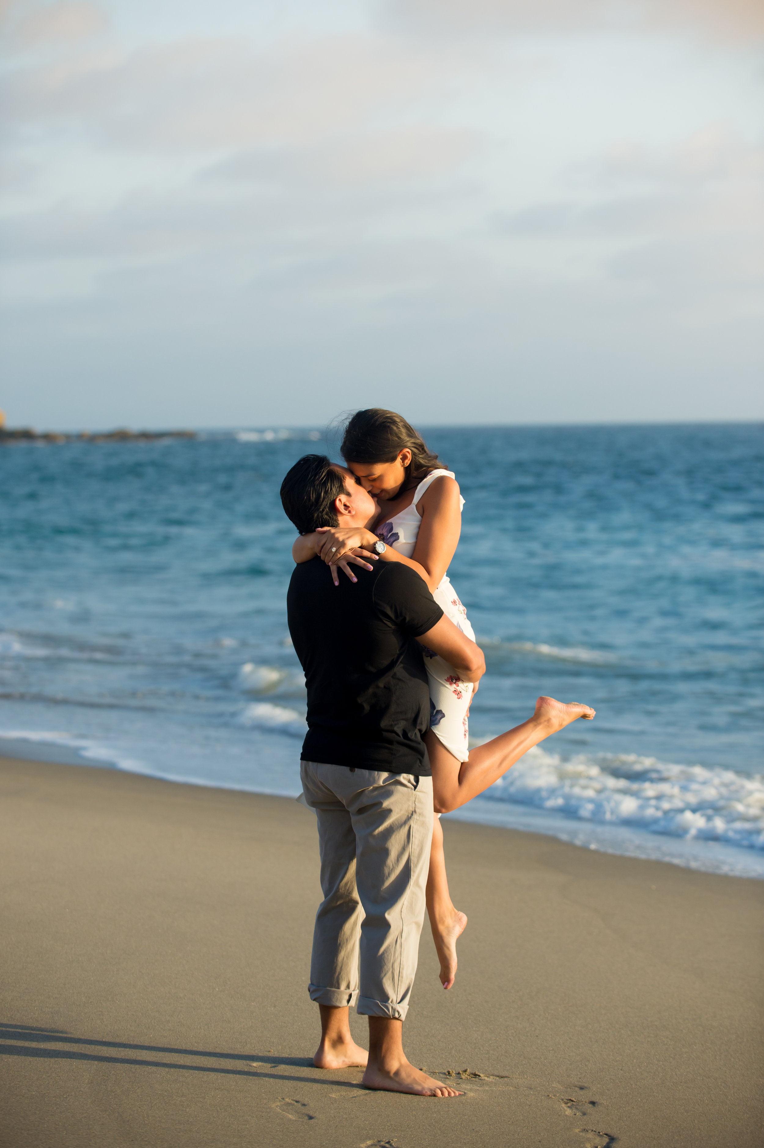 04Laguna- Victoria Beach Engagement Pictures.jpg