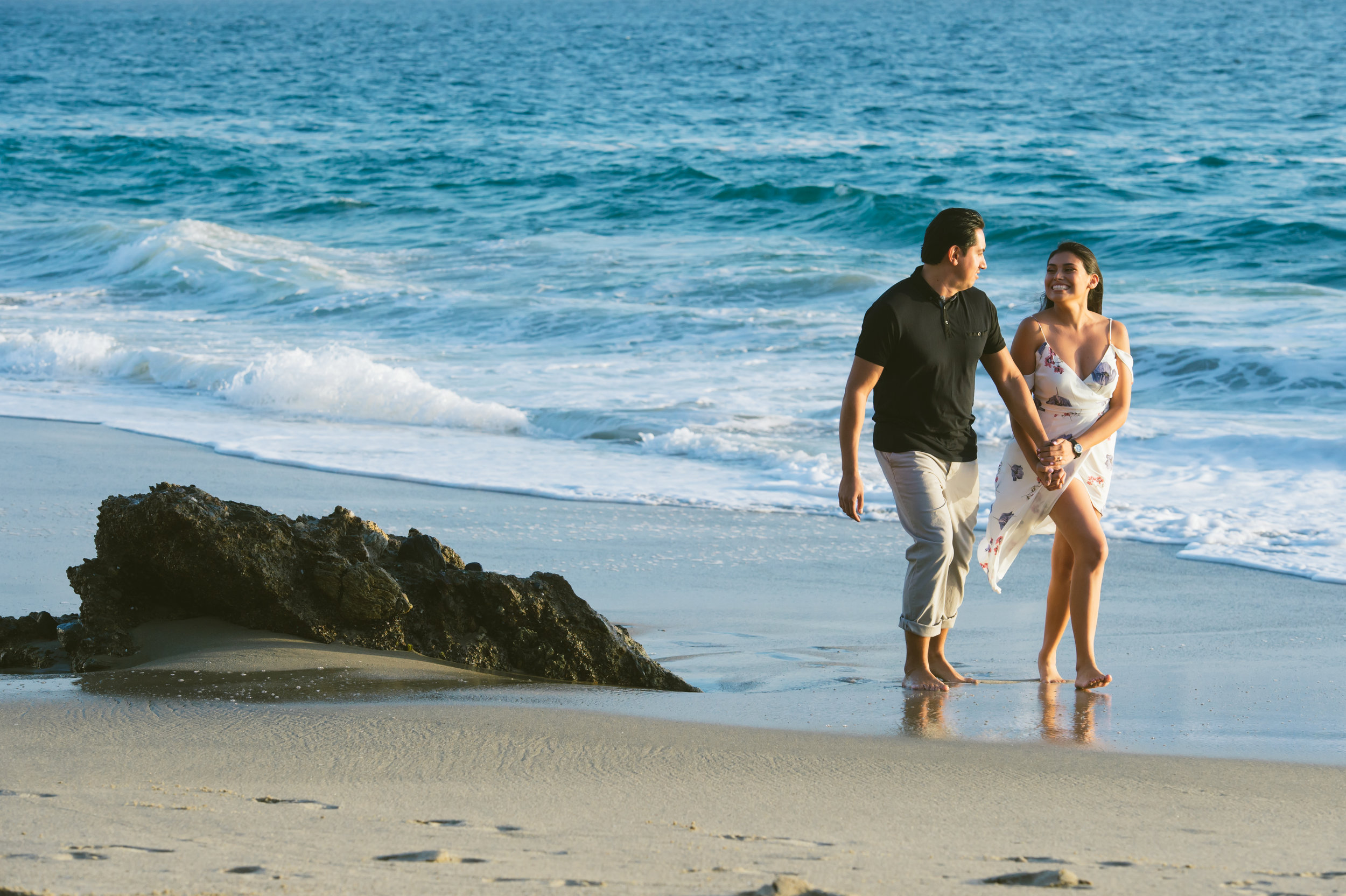 05Laguna- Victoria Beach Engagement Pictures.jpg