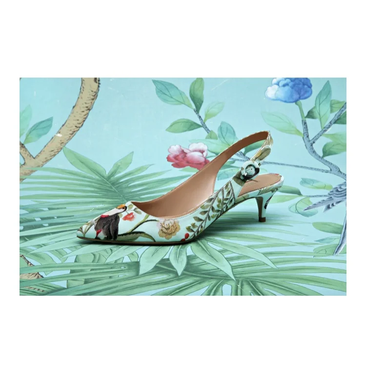 (The Altrazzura for de Gournay Amazonia pump. Photo courtesy of de Gournay via Vogue.com). 