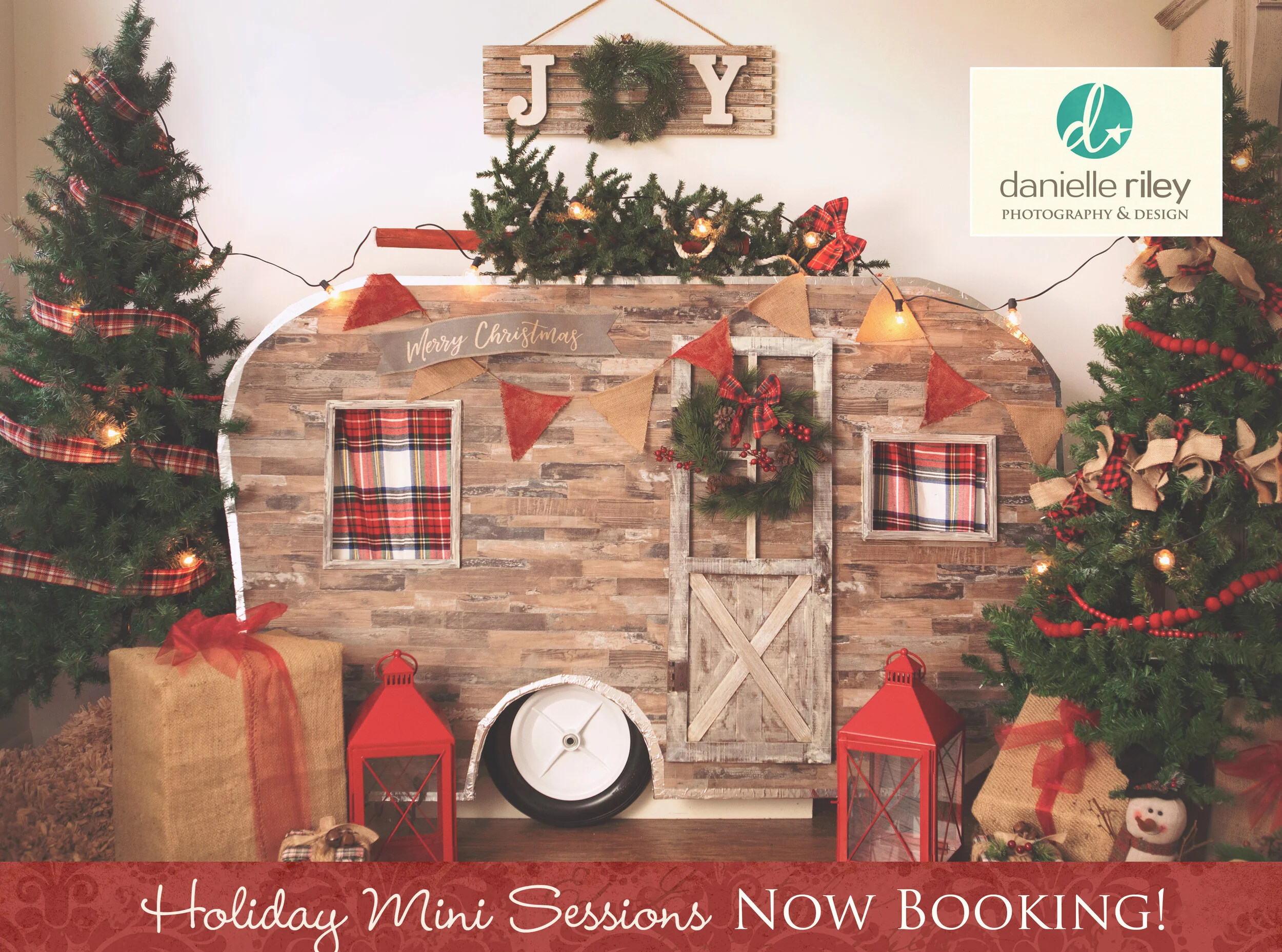 holiday portrait sessions designed for your little ones in this festive setting.