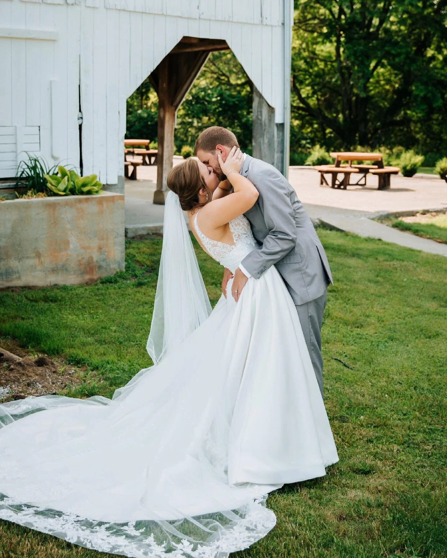 Hey hey everybody!! I&rsquo;m spending the day today offloading and backing up all the photos from my two weddings this past weekend, so until I can start editing those, here&rsquo;s a sneak from a few weeks ago with the brand new Mr. and Mrs. Jordan (and Jordan) Brown!! That booty grab thoughhhhh!!! 🔥📸✨💍 #hesbrides
