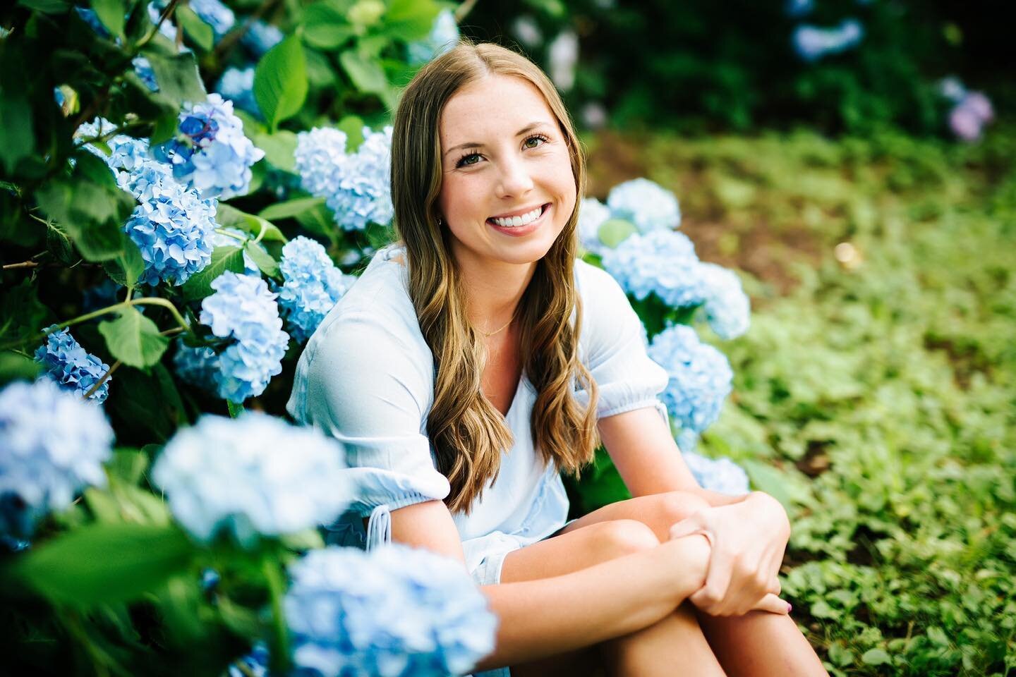 When the blue flowers match the blue dress perfectly you just have to pair them together!! ✨#hesseniors #hesclassof2022