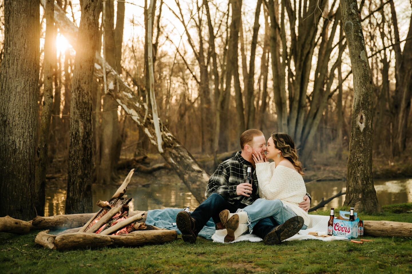 It&rsquo;s bonfire season! S&rsquo;mores anyone?!! 🔥Loved this engagement session so much!