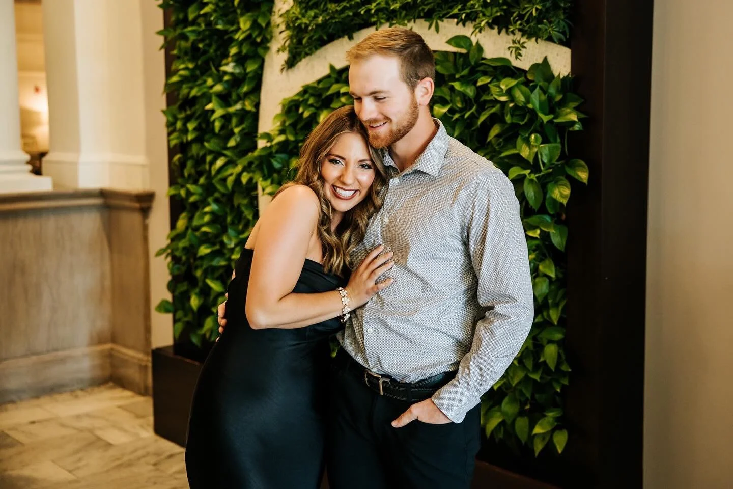 Engagement session season is in full swing! I’ve had so many great ones lately that I’m so excited to share! Starting with a few favs of Claire & Tyler at @thewestincolumbus ✨