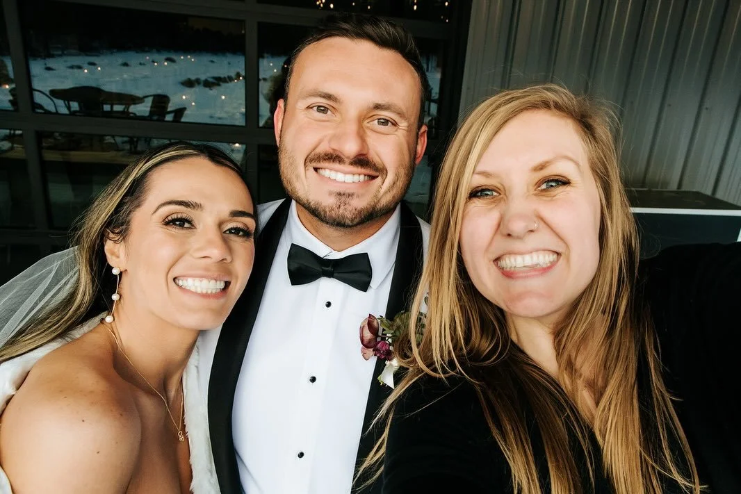 Cheers to another great year for HES!! 🍾

Here&rsquo;s some fun stats:
-83 total galleries delivered
-14 weddings photographed in 3 different states, 11 different cities
-25 boudoir sessions @hesboudiebabes 
-11 engagement sessions
-10 misc sessions