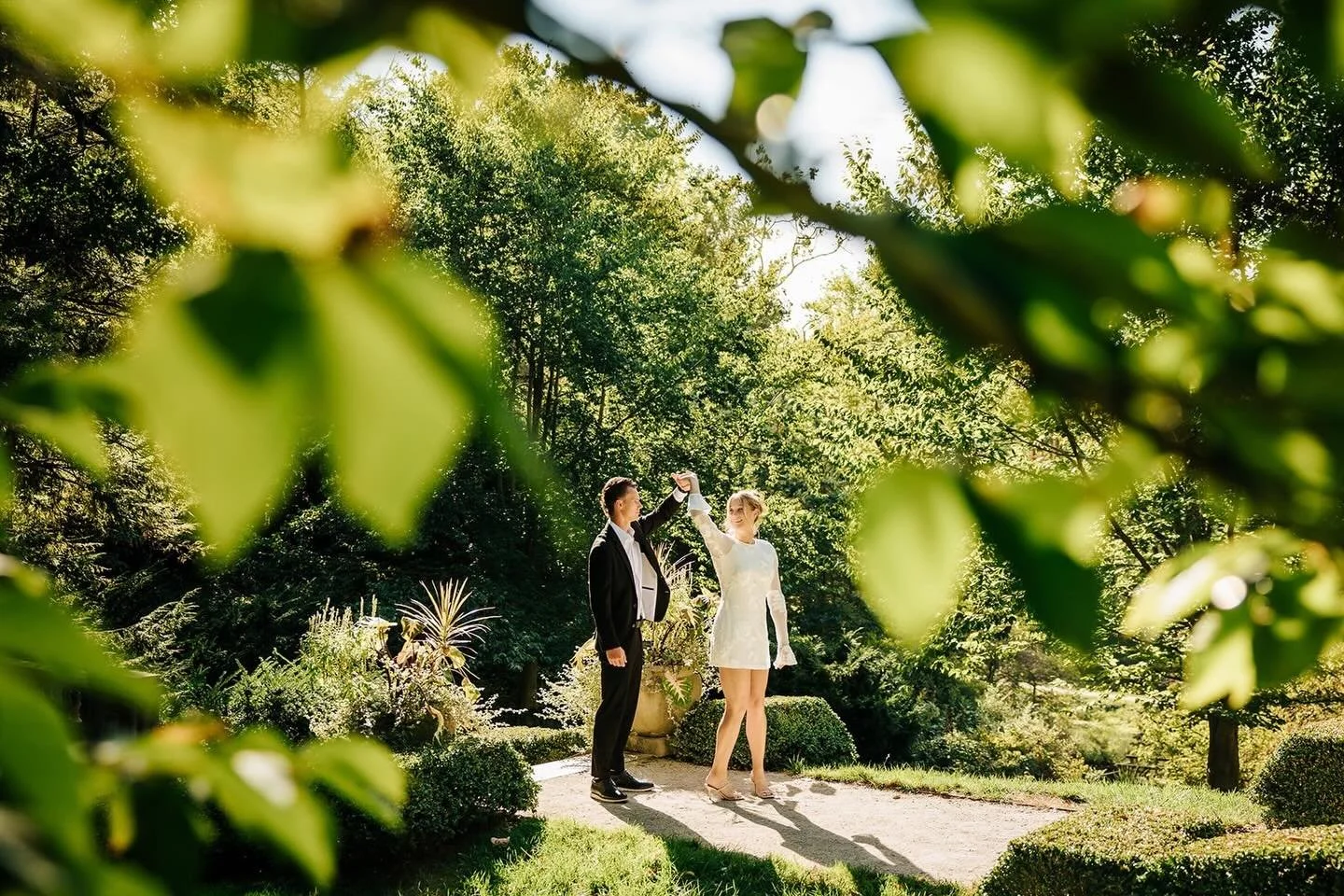 These random 70&deg; days we&rsquo;ve had lately have me dreaming of summertime and all the lush greens coming back! Eek!! 🍃

These two get married in June in prime lush green season and I cannot wait!! 🤩
