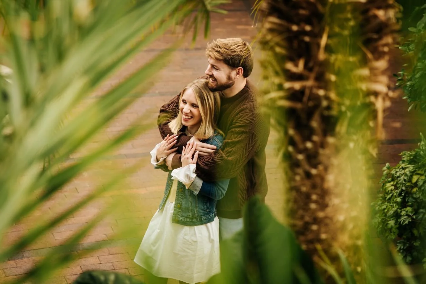 Don&rsquo;t mind me, just creepin&rsquo; on this super cute moment through the trees! 🌴✨💍

Only 4 more months until their wedding!! Eek!! I can&rsquo;t wait for this one! 🤗