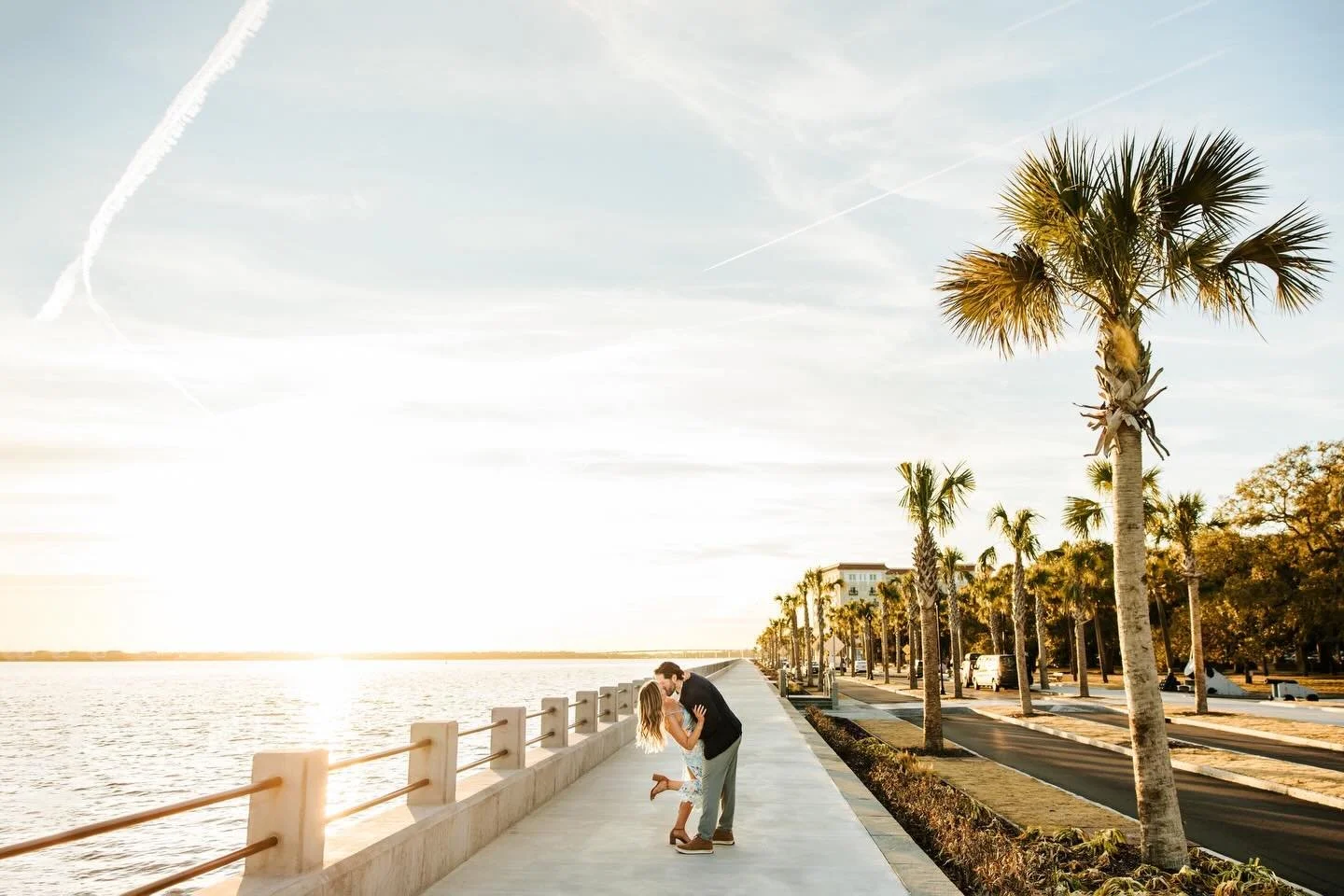 The perfect golden hour glow to end this Charleston engagement session last month! A dream! 🤩✨