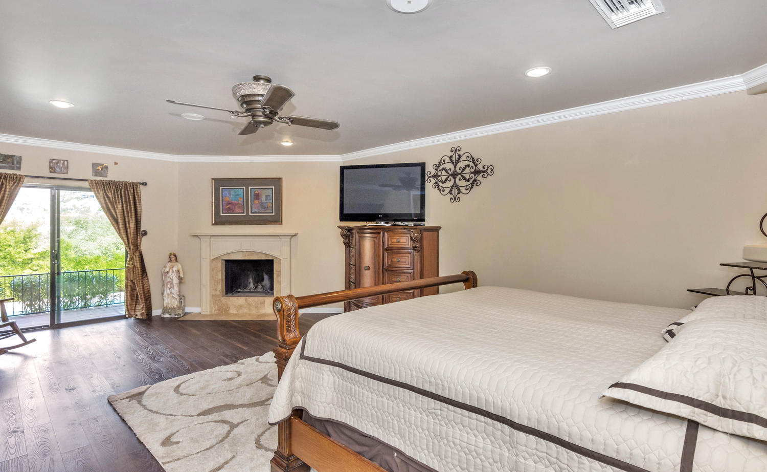 4012 E Claremont Ave-large-023-18-Master Bedroom-1500x922-72dpi.jpg