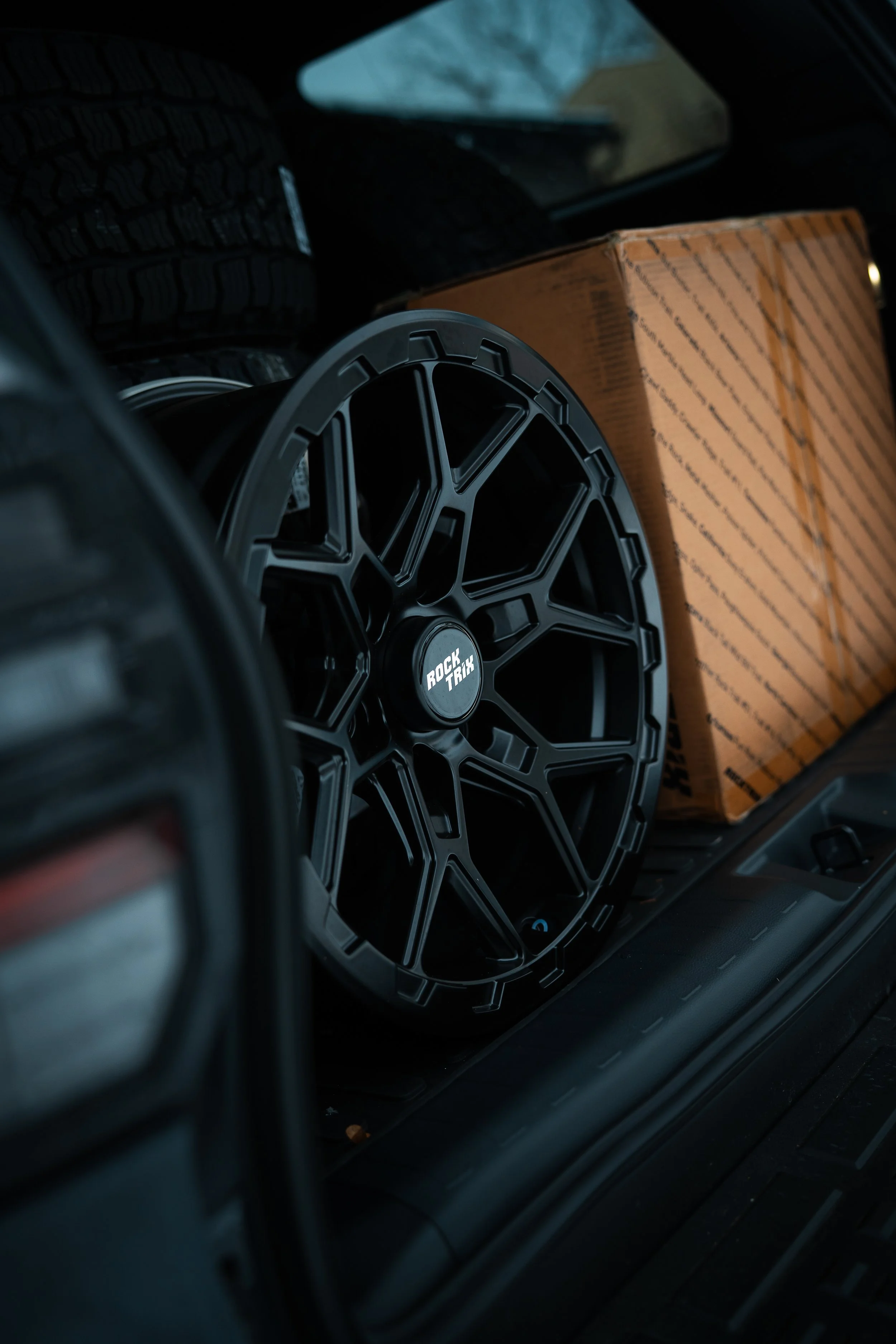 ian-jones-isjdesigns-2025-toyota-4runner-trd-sport-rocktrix-rt107-matte-black-wheel10.jpg