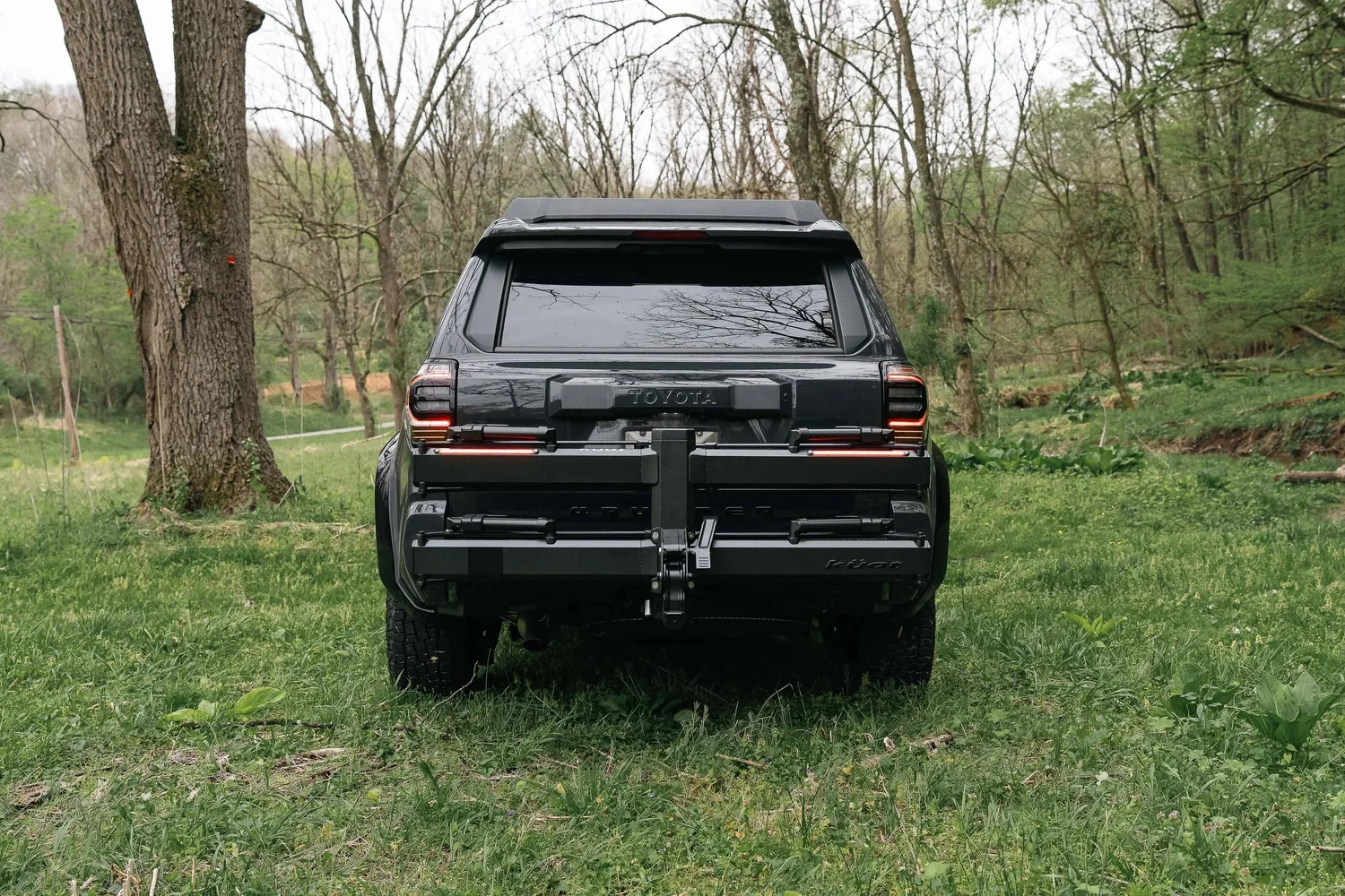 Kuat Piston Pro X installed on a 2025 Toyota 4Runner, hitch fitment read straight on. Ian Jones, ISJDESIGNS.